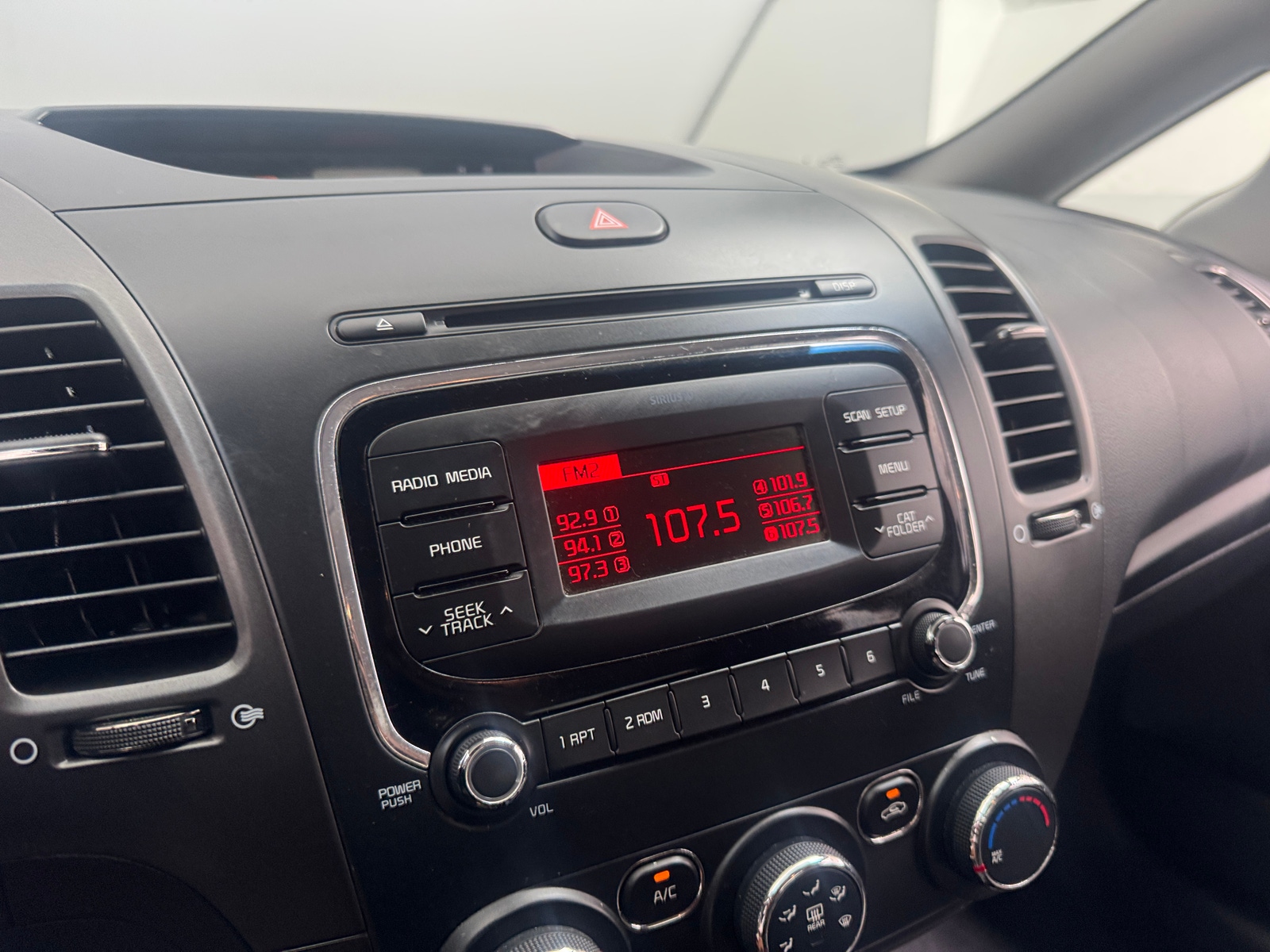 Thumbnail: 2017 Kia Forte - 4