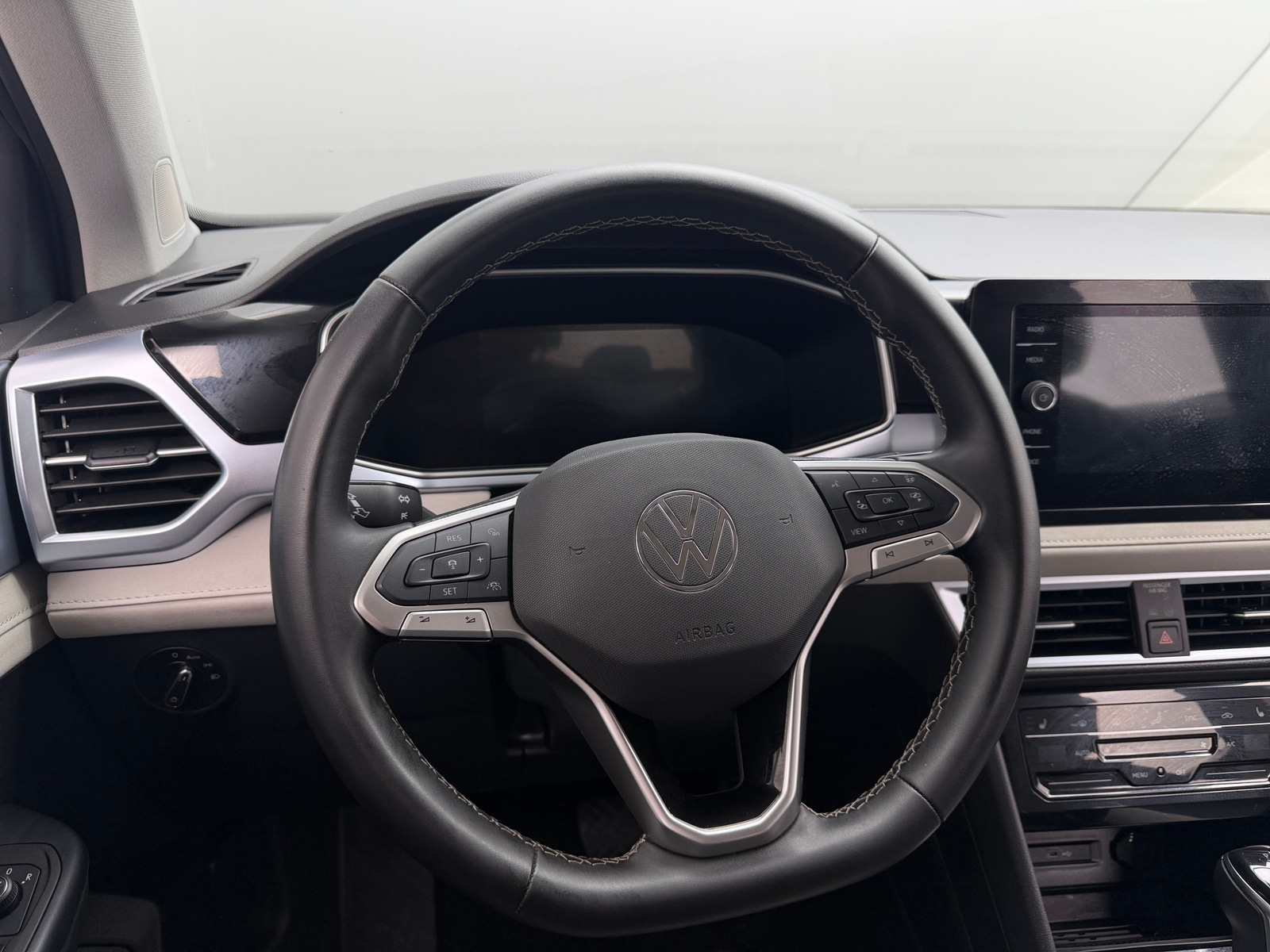 Thumbnail: 2025 Volkswagen Taos - 4