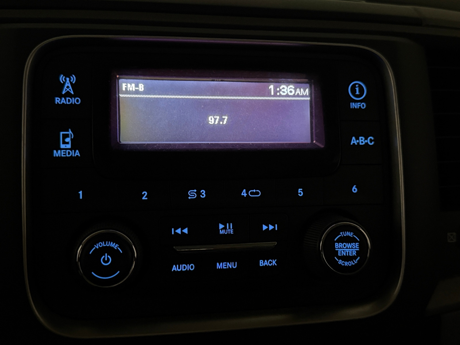 Thumbnail: 2019 RAM 1500 Classic - 3