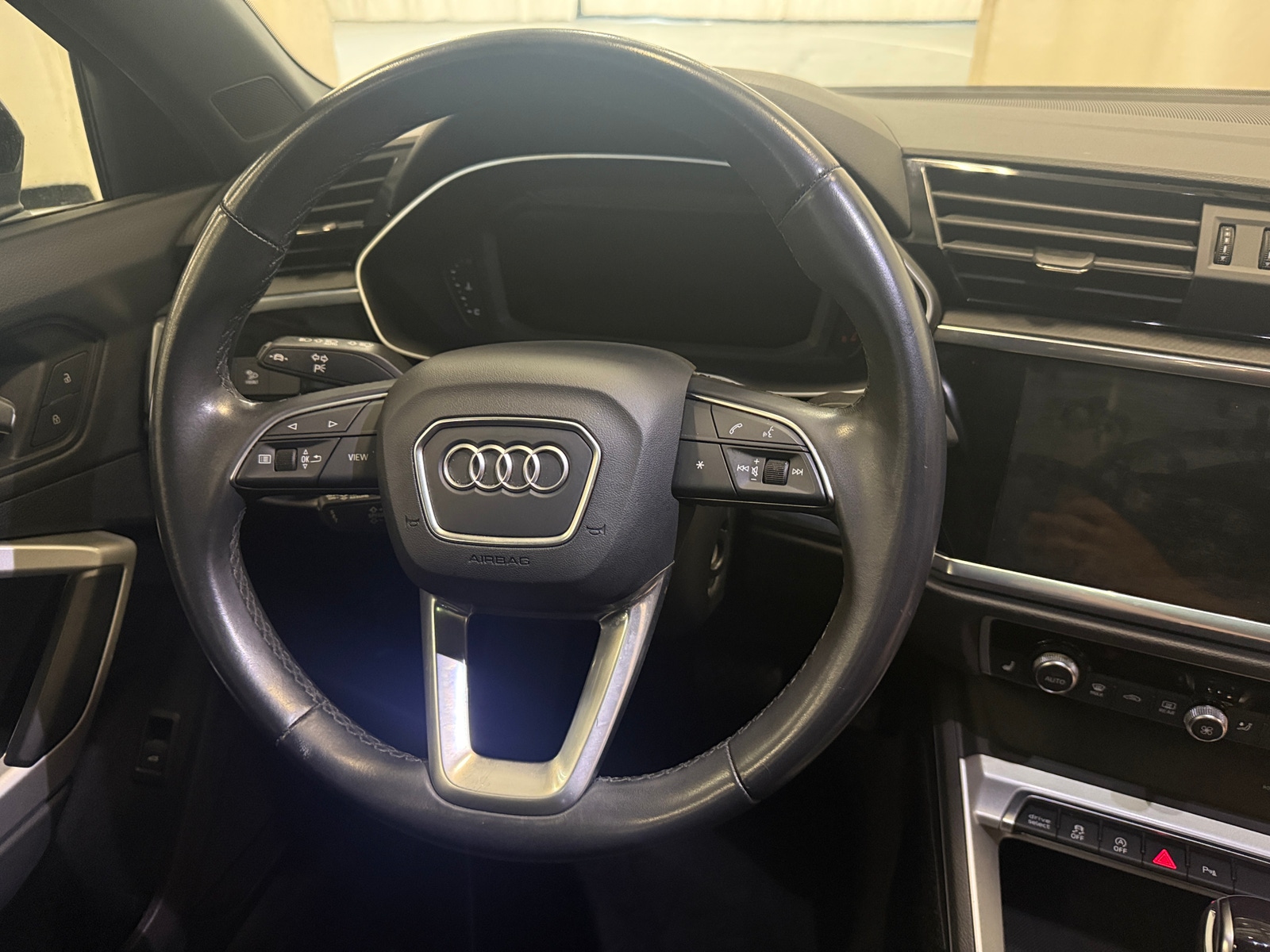 Thumbnail: 2023 Audi Q3 - 4