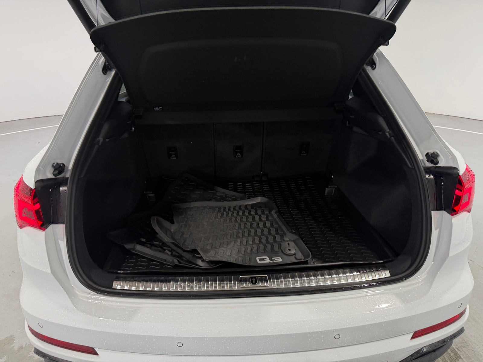 Thumbnail: 2023 Audi Q3 - 6