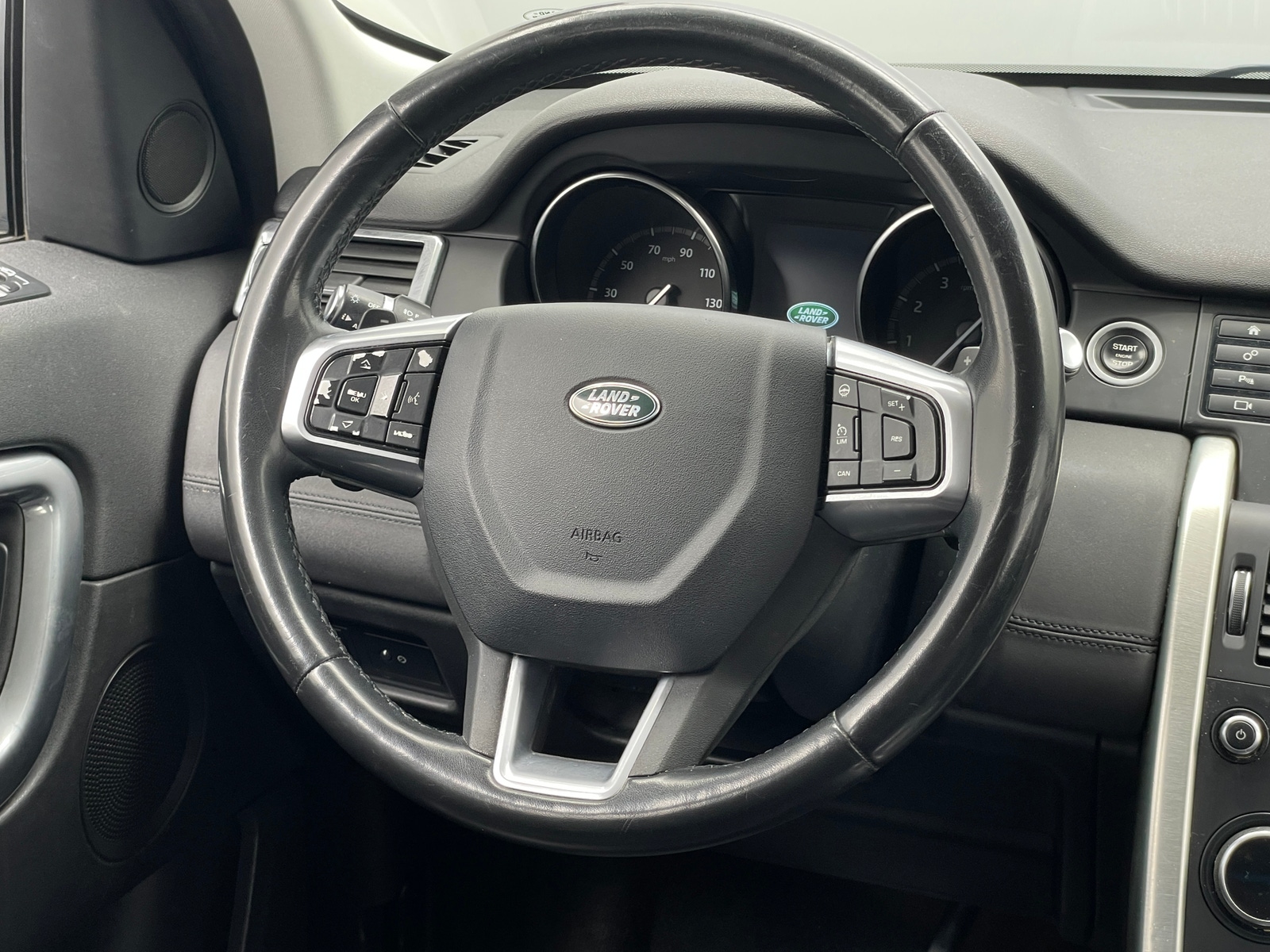 Thumbnail: 2019 Land Rover Discovery Sport - 4