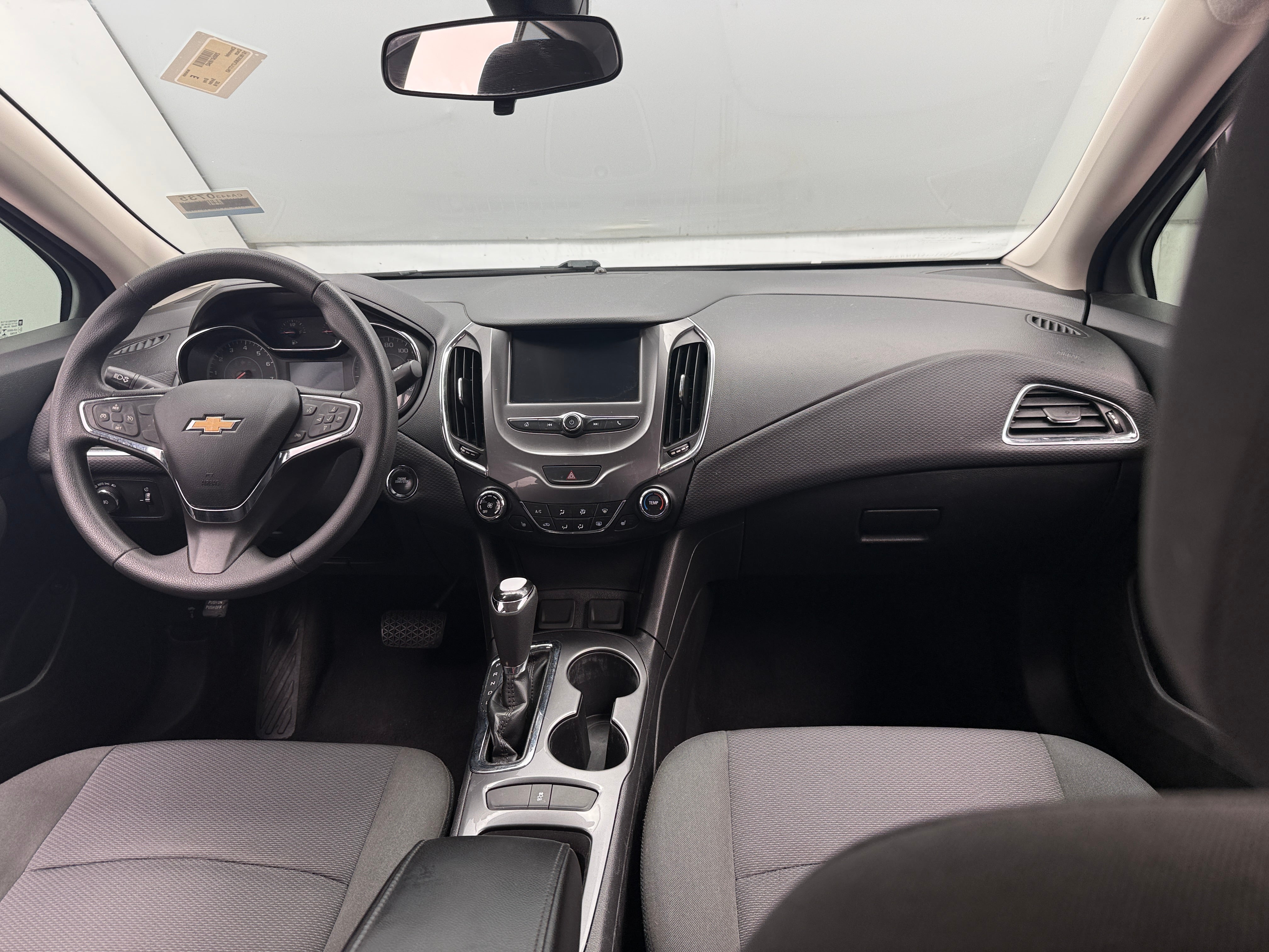 2018 Chevrolet Cruze LT - Photo 2