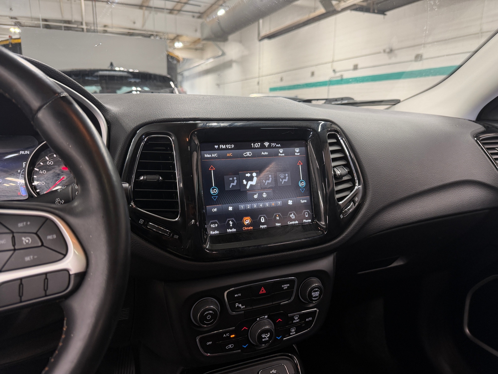 Thumbnail: 2018 Jeep Compass - 3