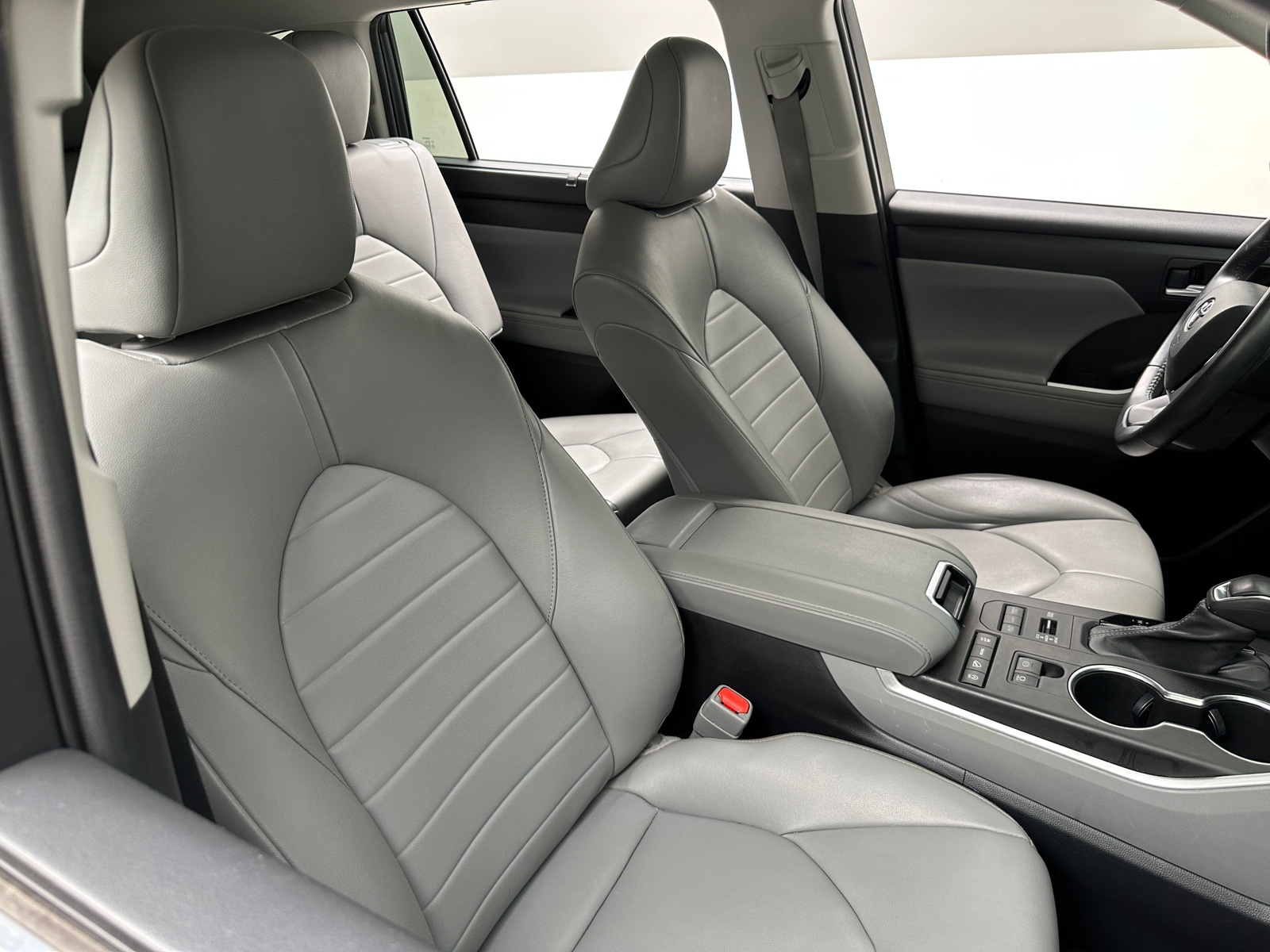 Thumbnail: 2022 Toyota Highlander - 2