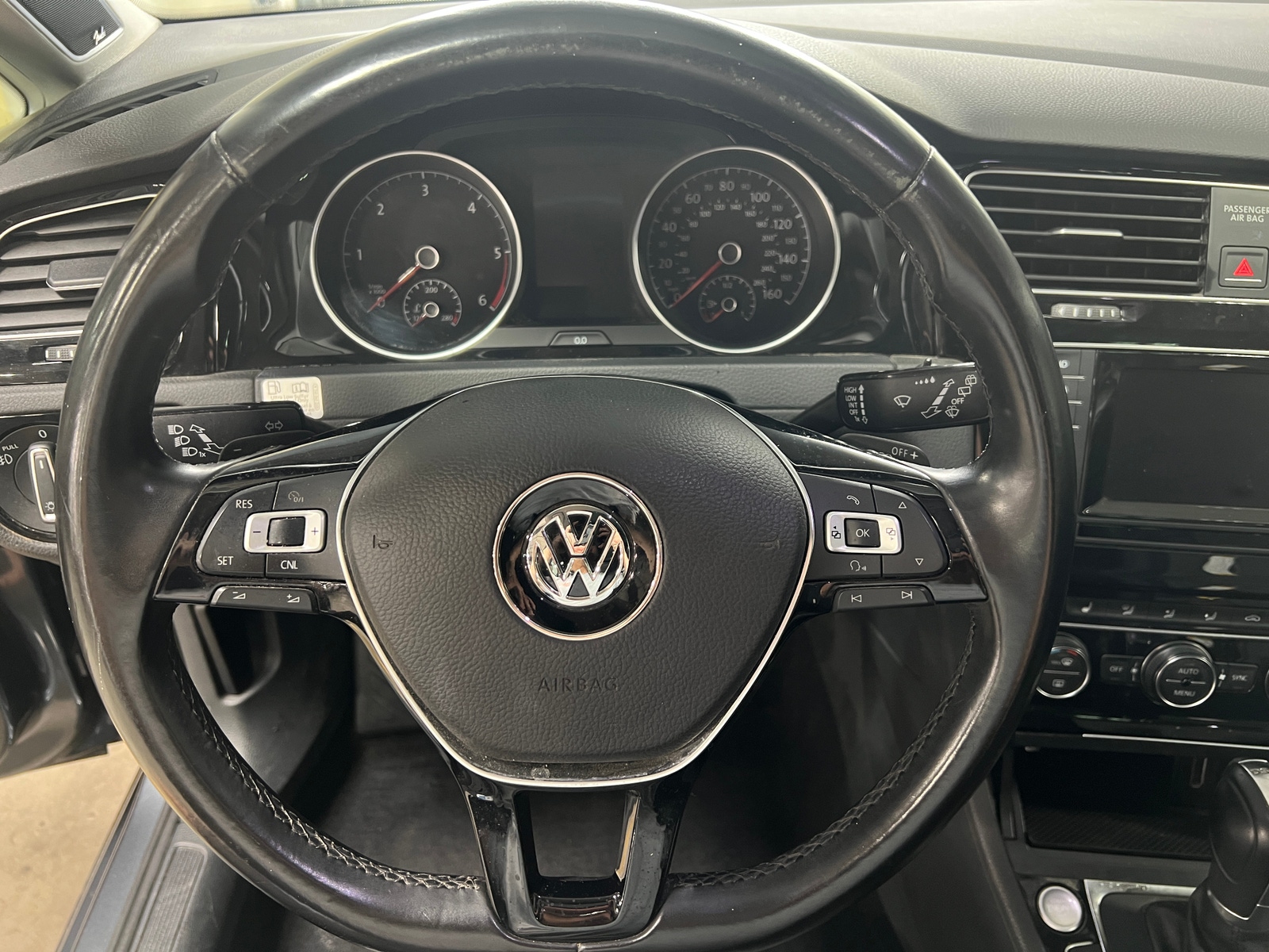 Thumbnail: 2015 Volkswagen e-Golf - 4