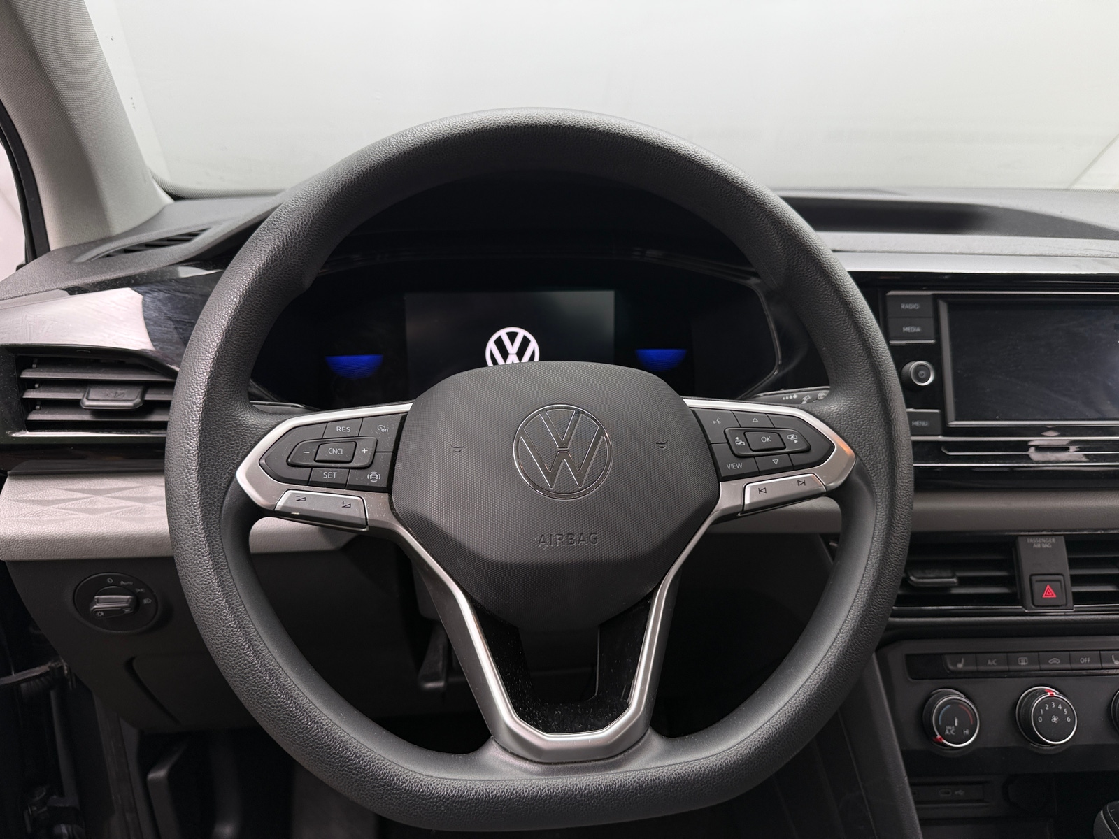 Thumbnail: 2022 Volkswagen Taos - 5