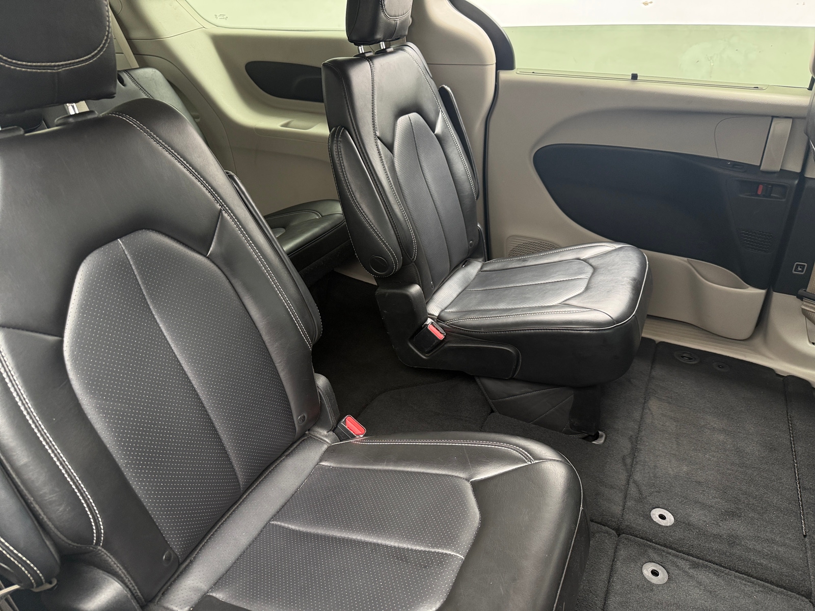 Thumbnail: 2023 Chrysler Pacifica - 5