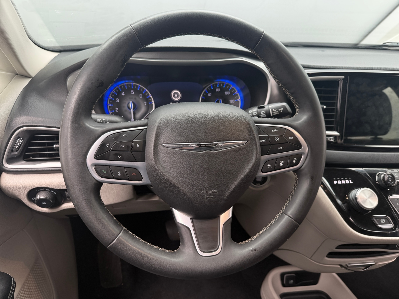 Thumbnail: 2023 Chrysler Pacifica - 4