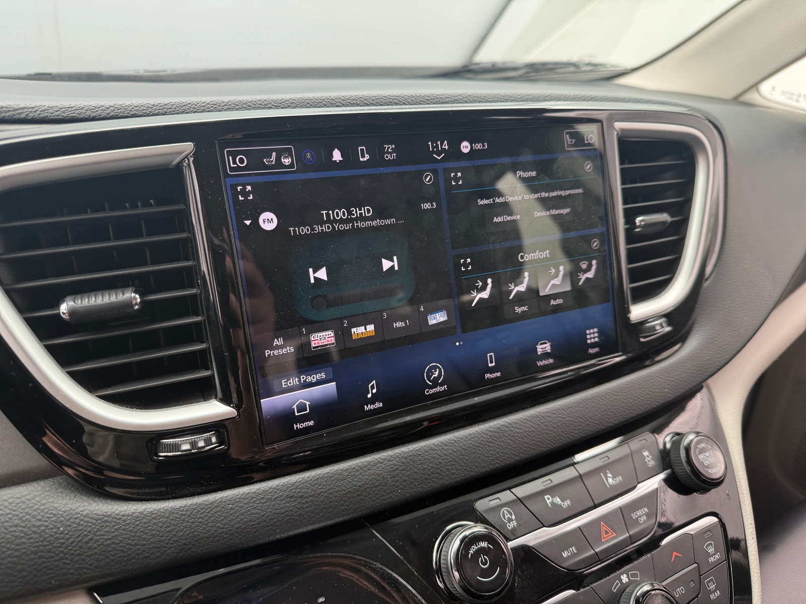Thumbnail: 2023 Chrysler Pacifica - 3