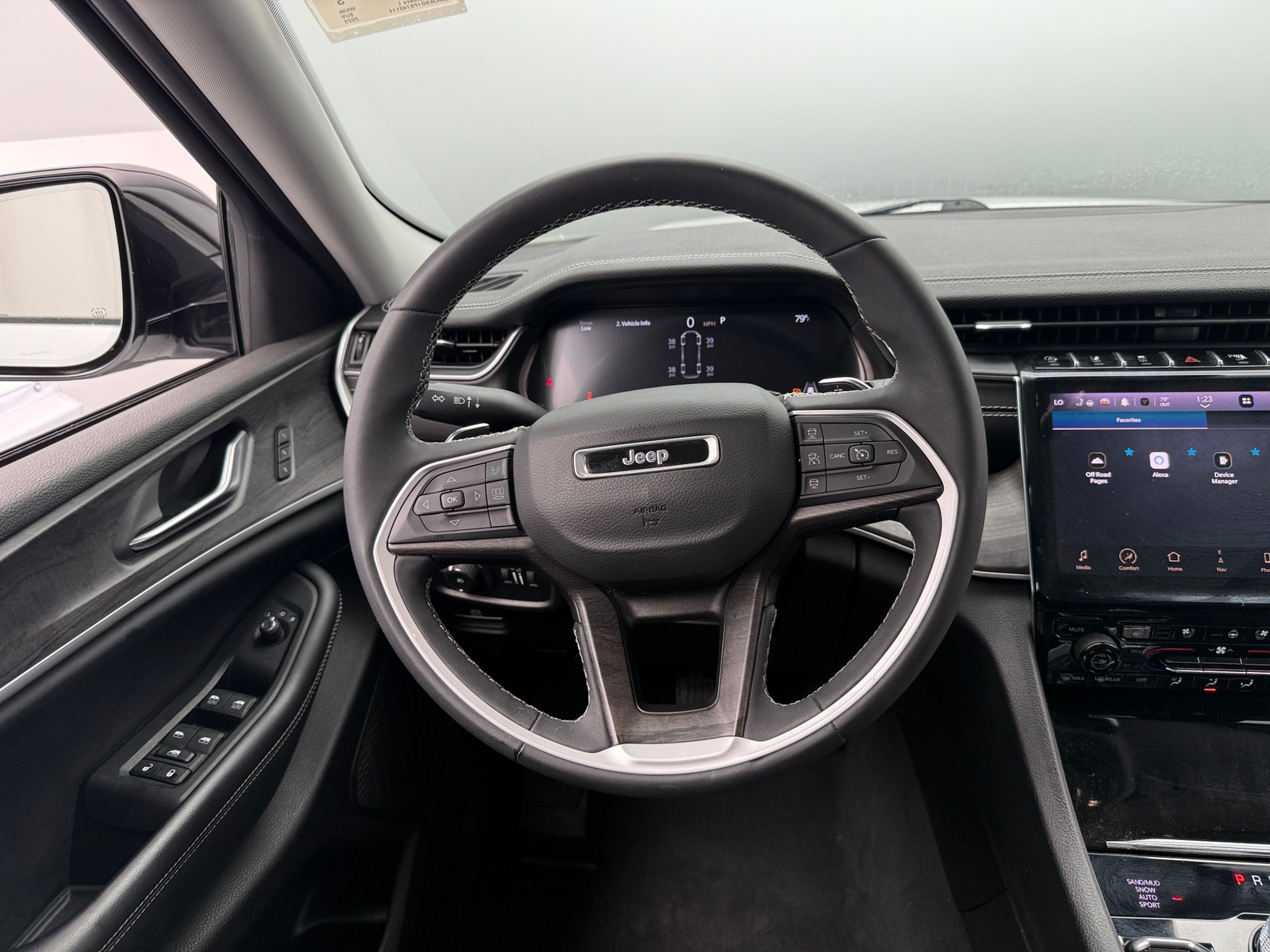 Thumbnail: 2023 Jeep Grand Cherokee L - 4