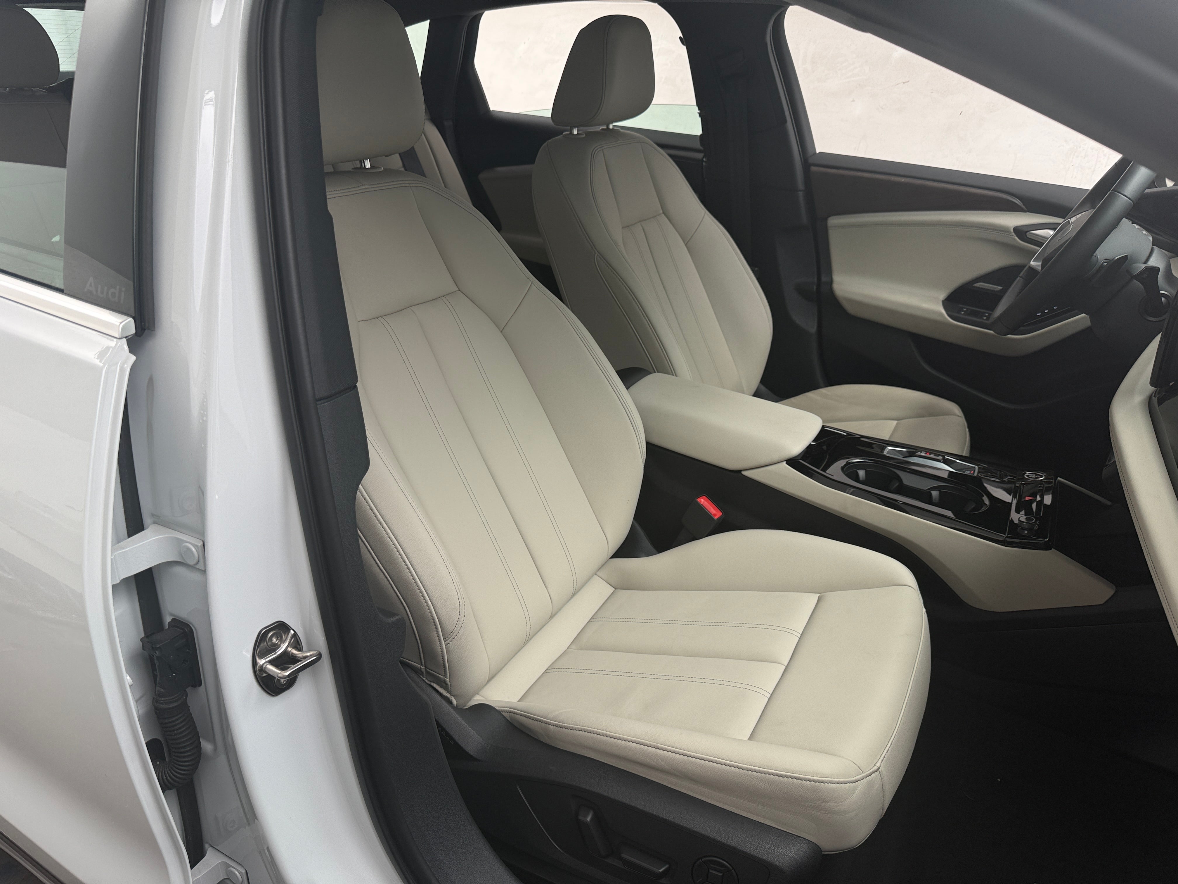 Used 2025 Audi A6 Sportback e-tron Premium Plus with VIN WAU2CAGH4SA016245 for sale in Oak Creek, WI