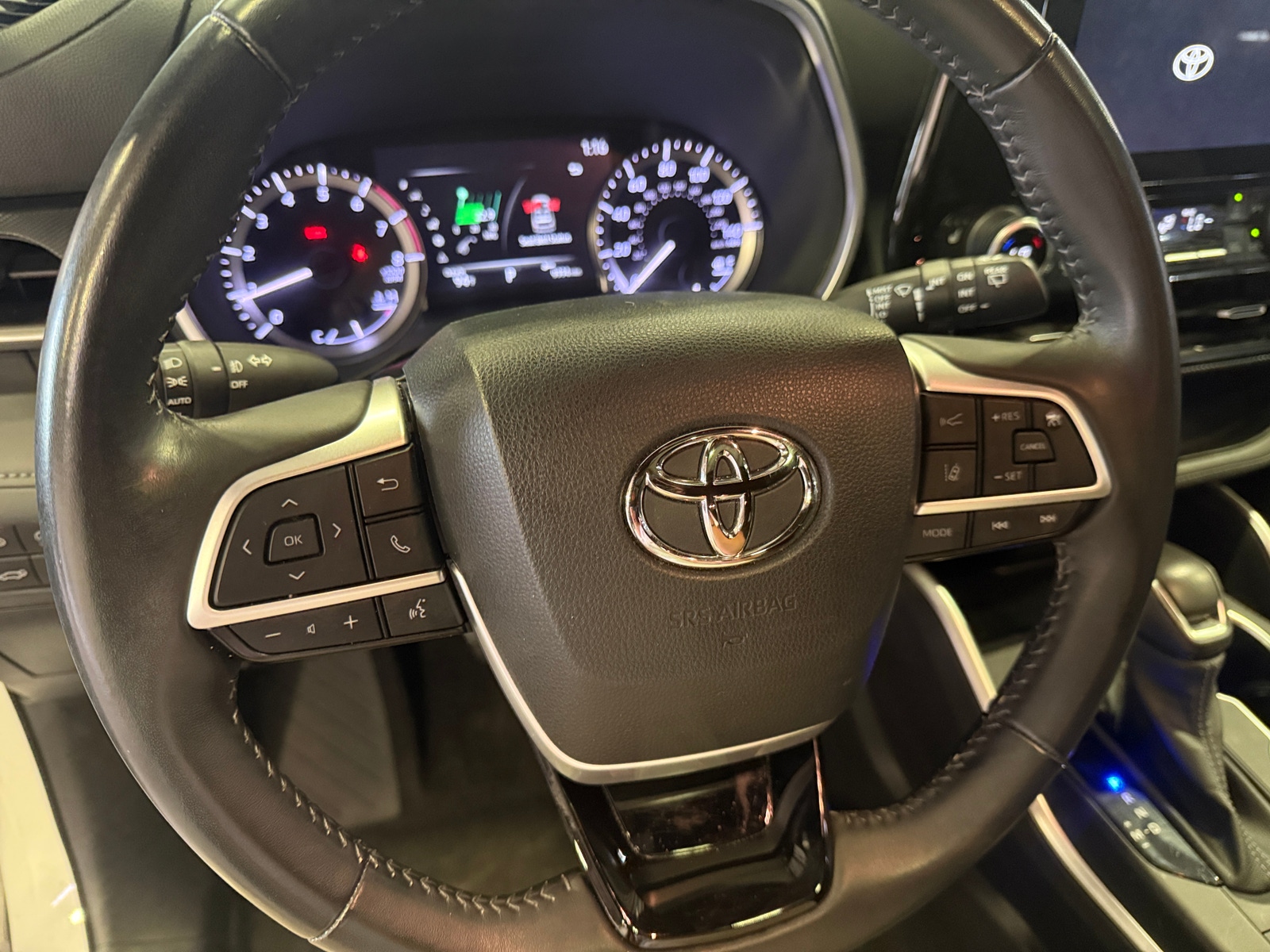 Thumbnail: 2023 Toyota Highlander - 4