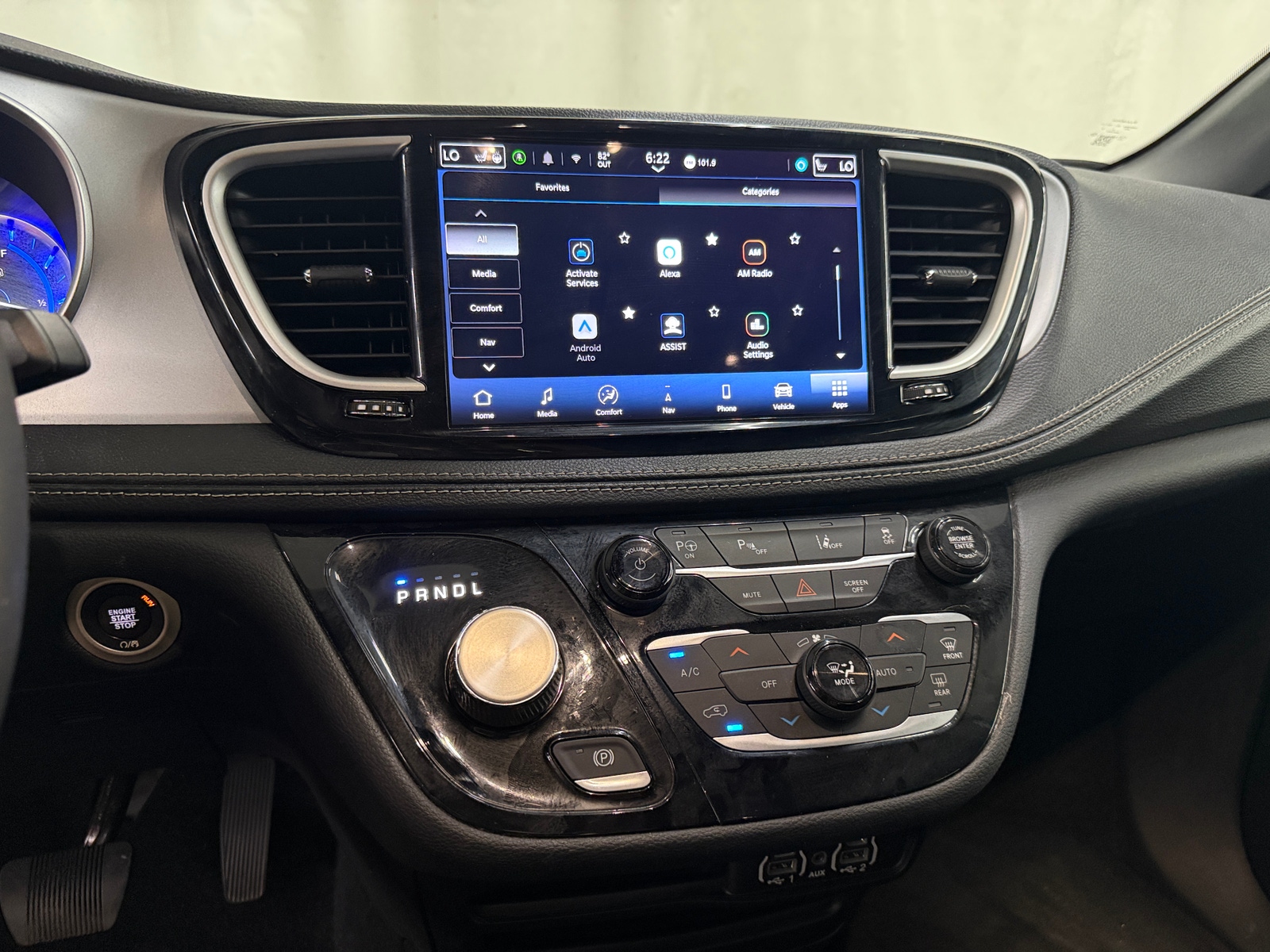 Thumbnail: 2024 Chrysler Pacifica - 3