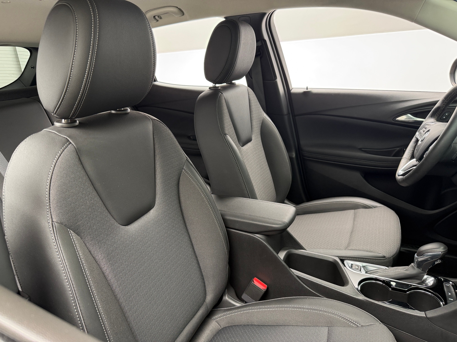 Thumbnail: 2022 Buick Encore GX - 2