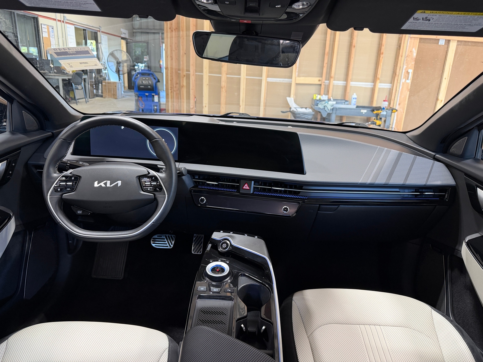Thumbnail: 2023 Kia EV6 - 2