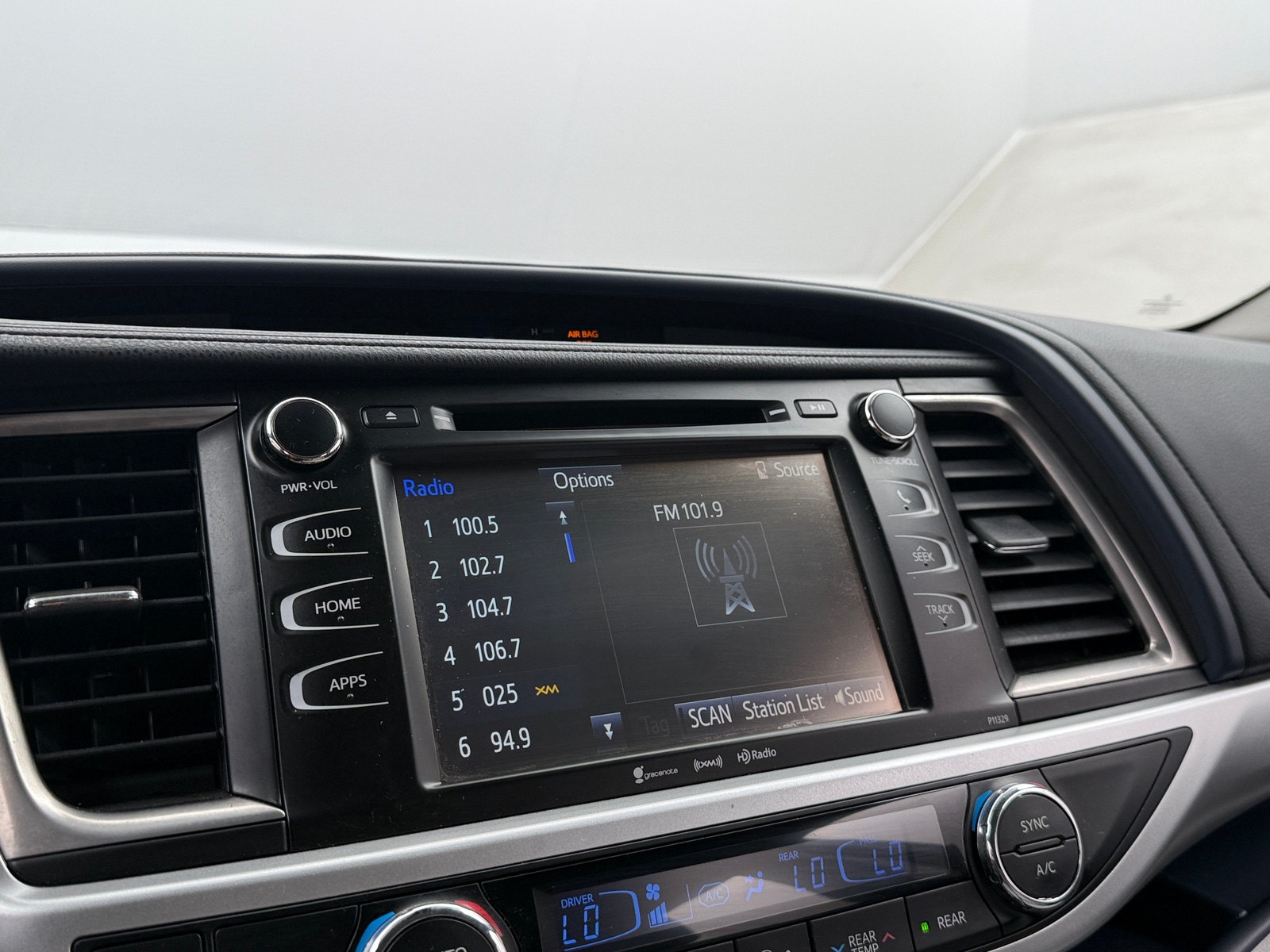 Thumbnail: 2017 Toyota Highlander - 4