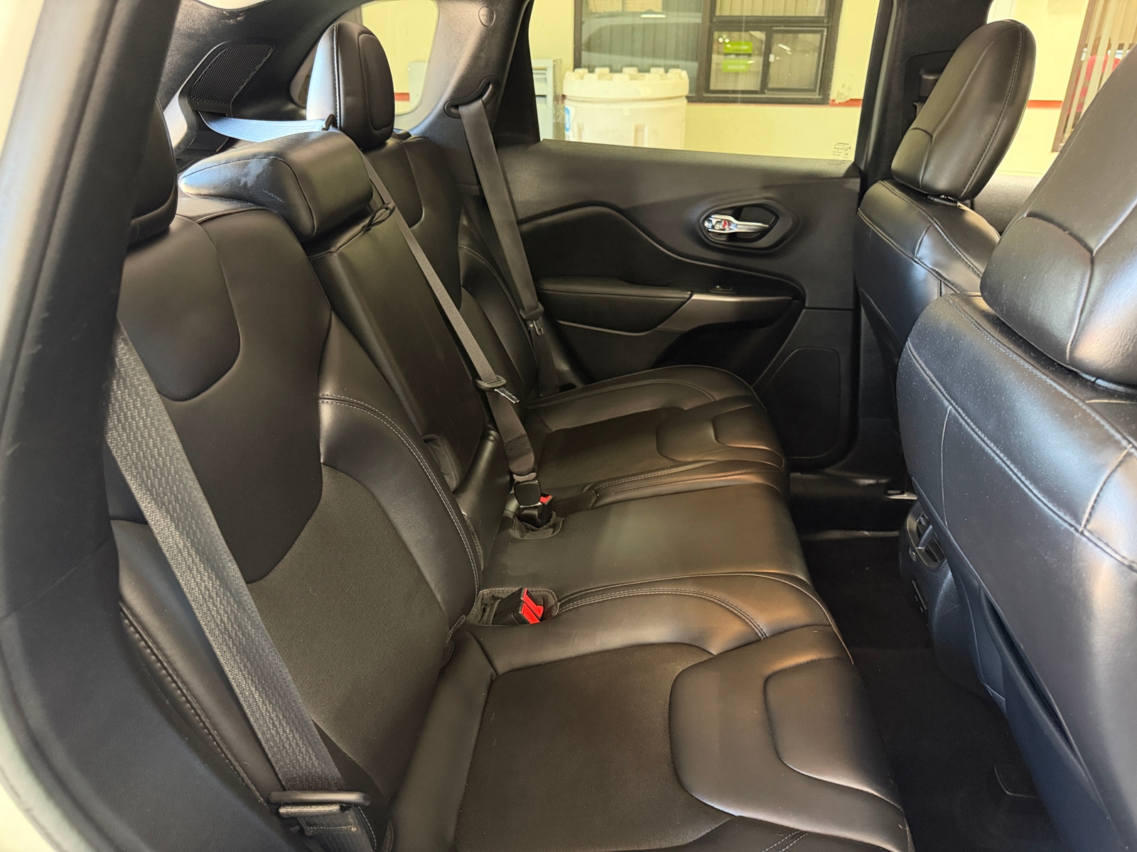 Thumbnail: 2020 Jeep Cherokee - 6