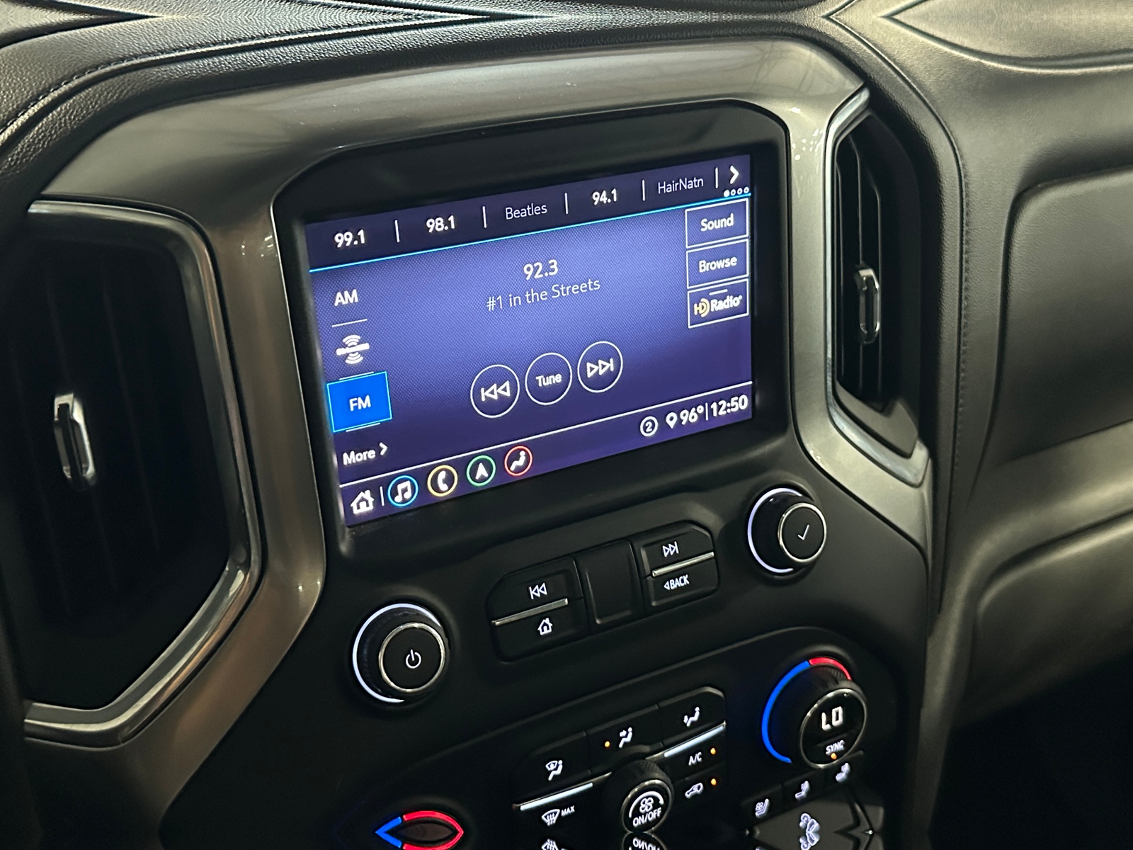Thumbnail: 2020 Chevrolet Silverado 1500 - 3