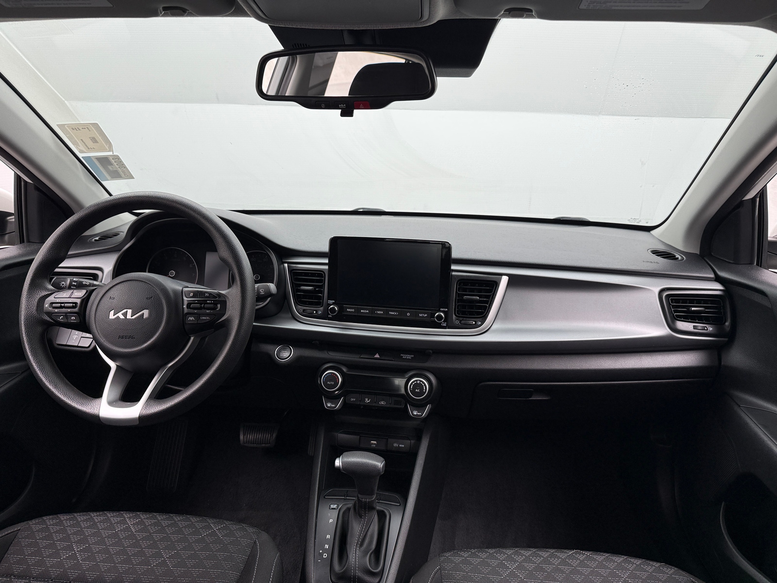 Thumbnail: 2023 Kia Rio - 3