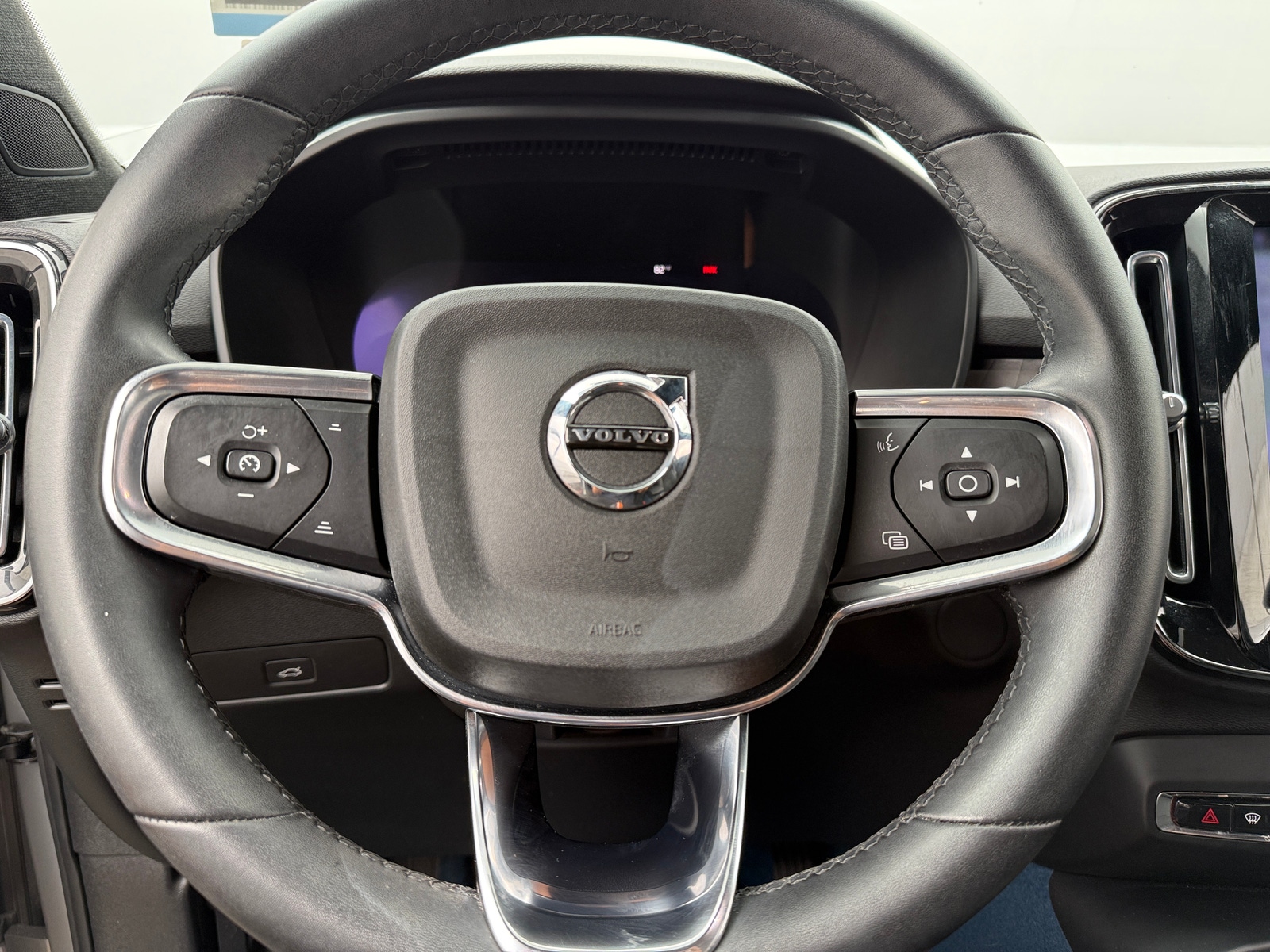Thumbnail: 2023 Volvo C40 - 5
