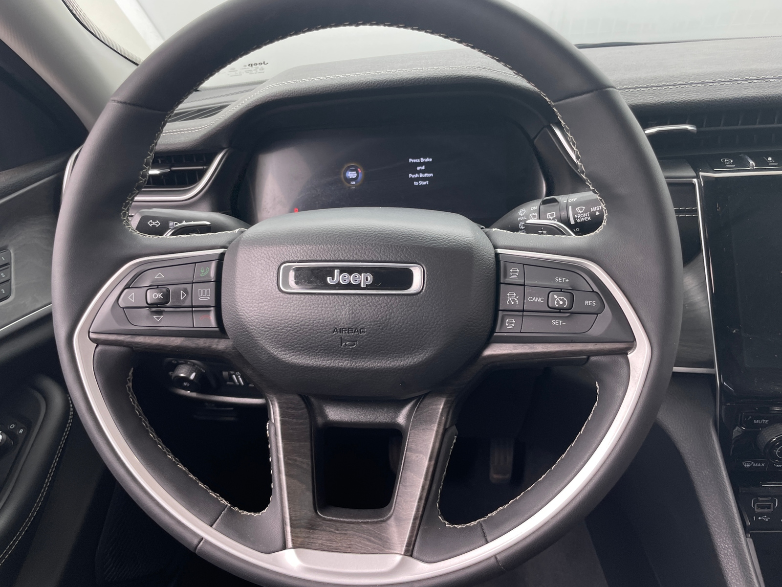 Thumbnail: 2023 Jeep Grand Cherokee L - 4