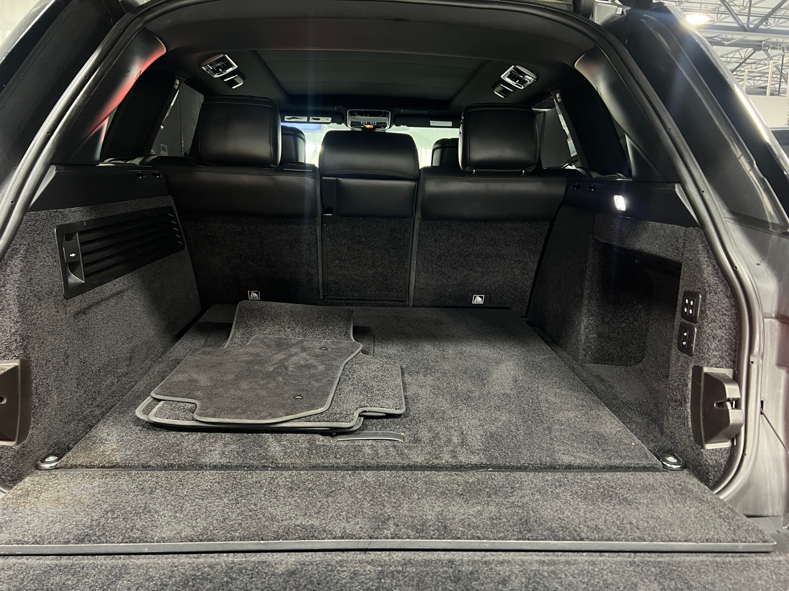 Thumbnail: 2021 Land Rover Range Rover - 6