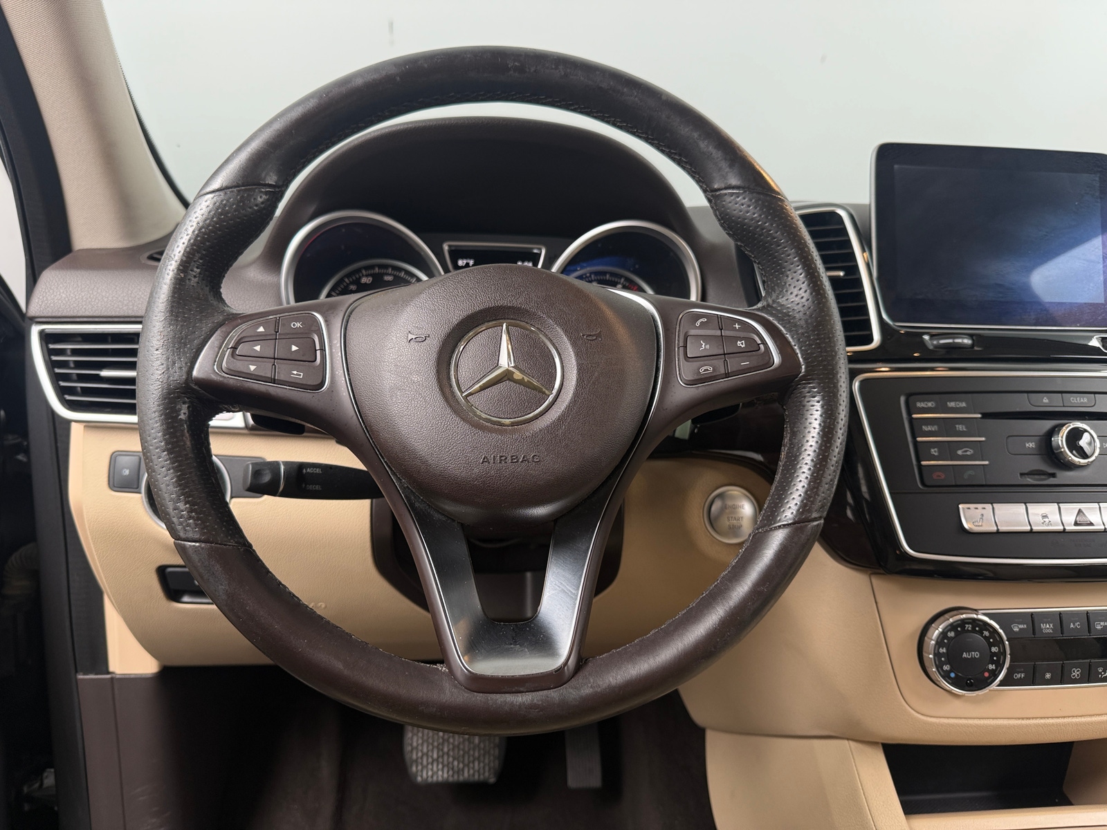 Thumbnail: 2017 Mercedes-Benz GLE - 4