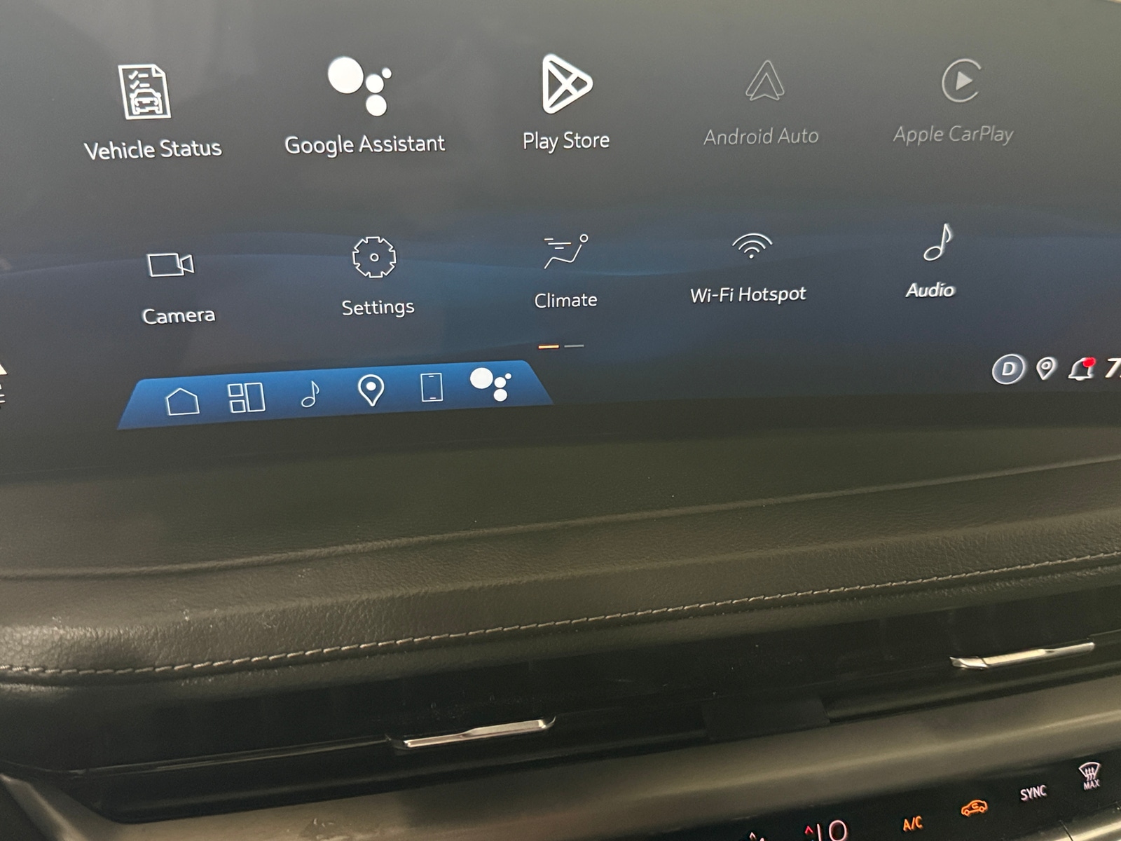 Thumbnail: 2025 Cadillac XT4 - 3