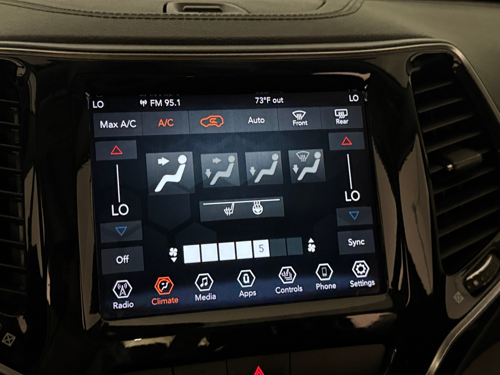 Thumbnail: 2019 Jeep Cherokee - 3