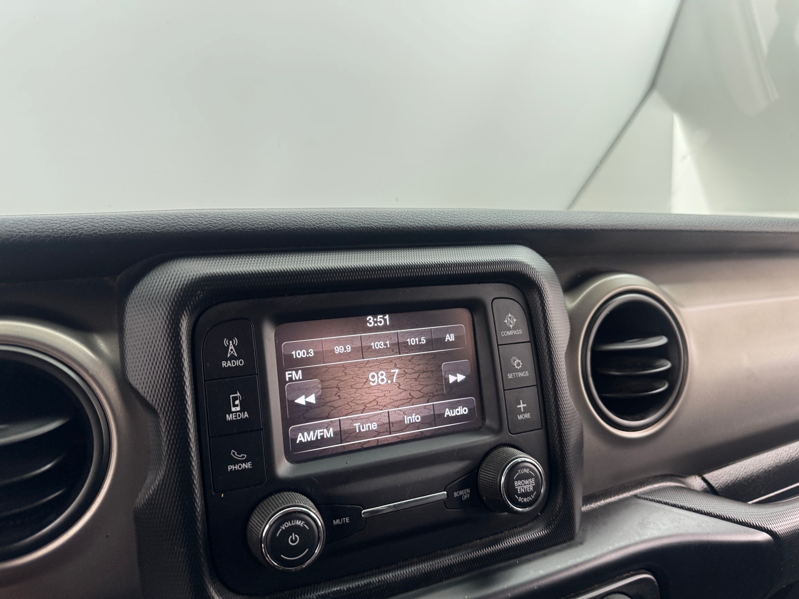 Thumbnail: 2020 Jeep Gladiator - 4