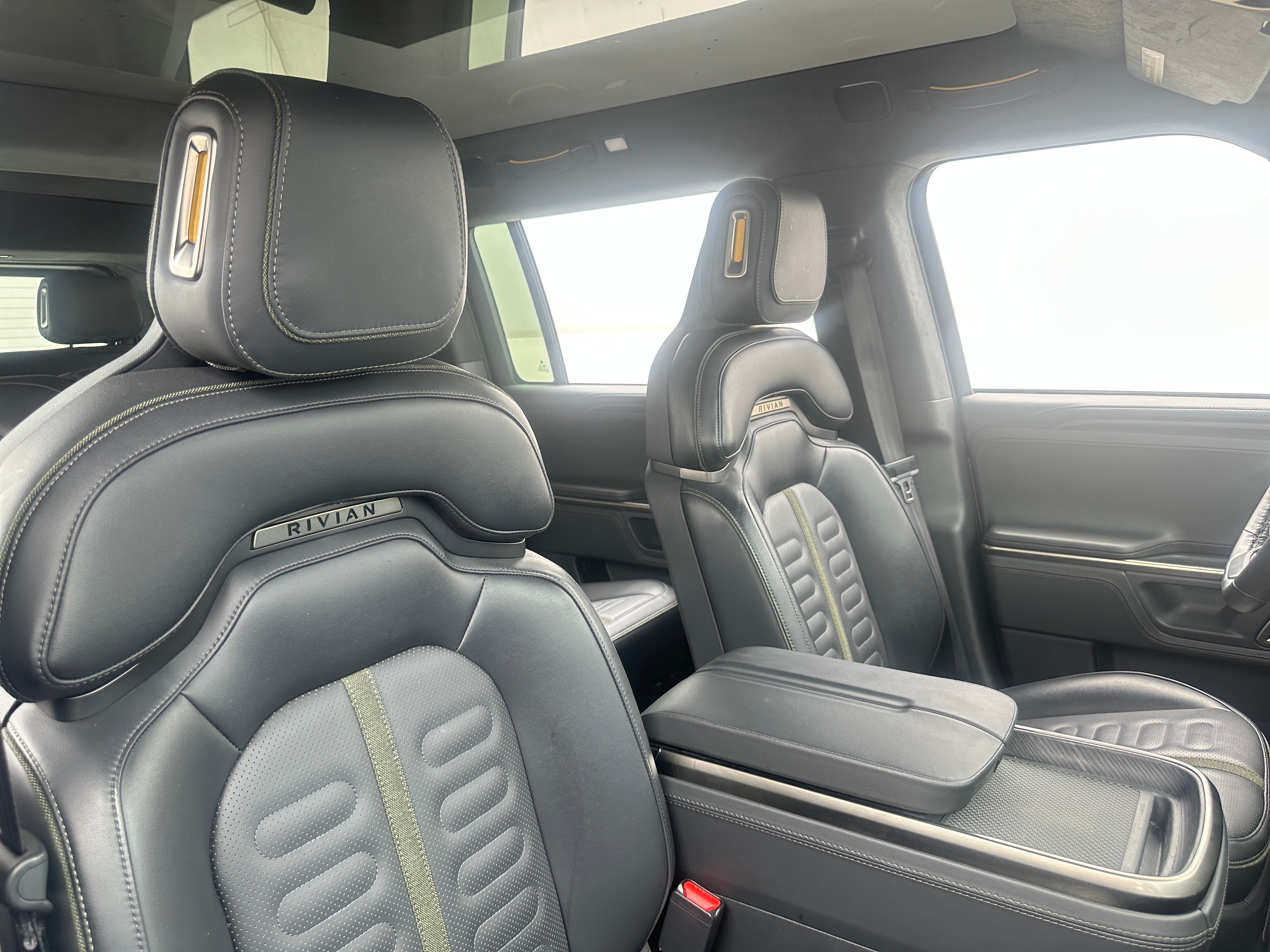 2024 Rivian R1S