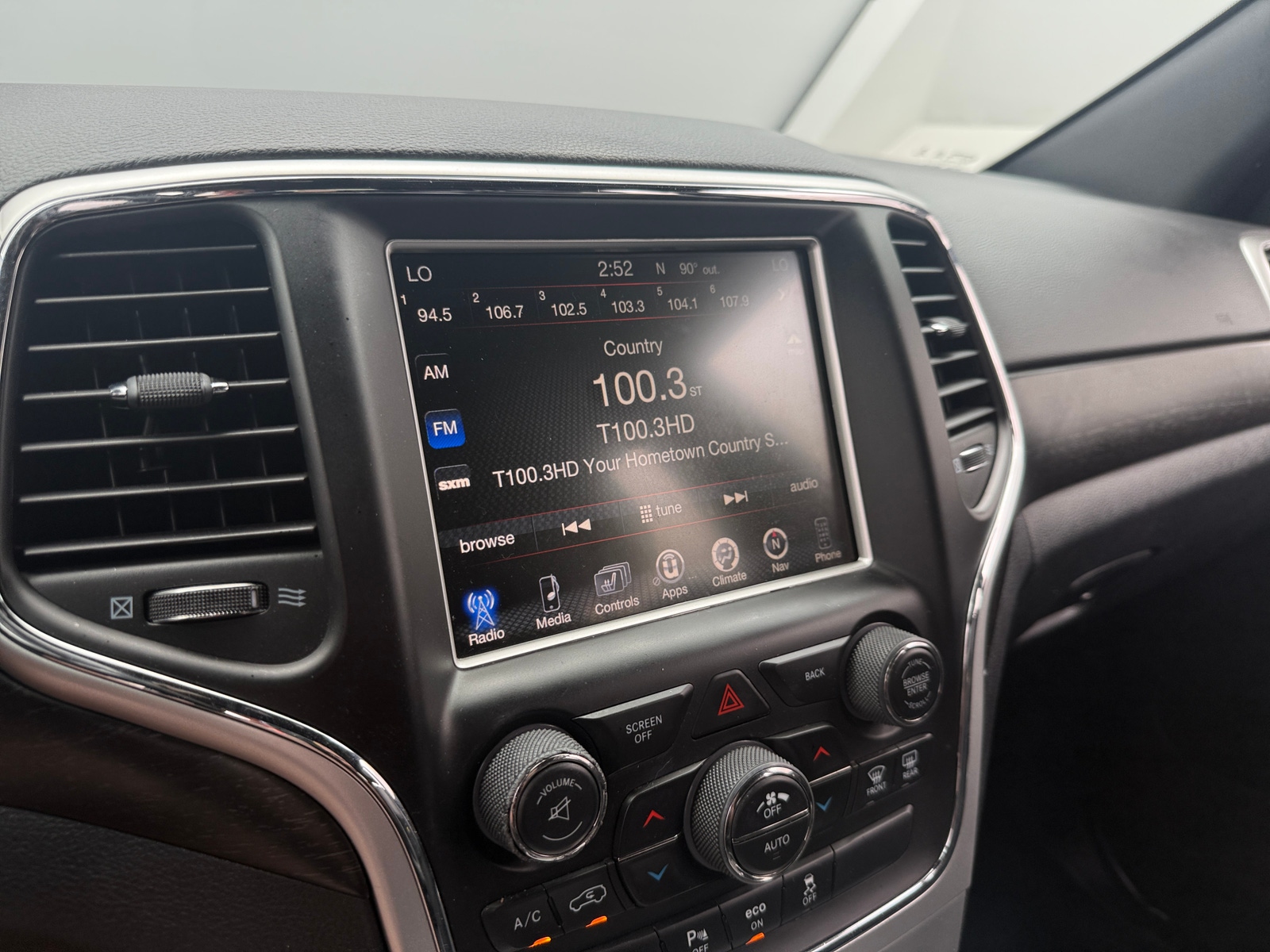 Thumbnail: 2015 Jeep Grand Cherokee - 3