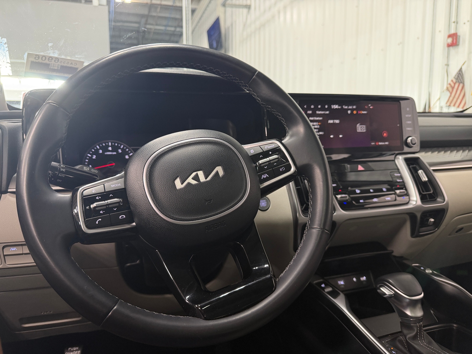 Thumbnail: 2023 Kia Sorento - 4