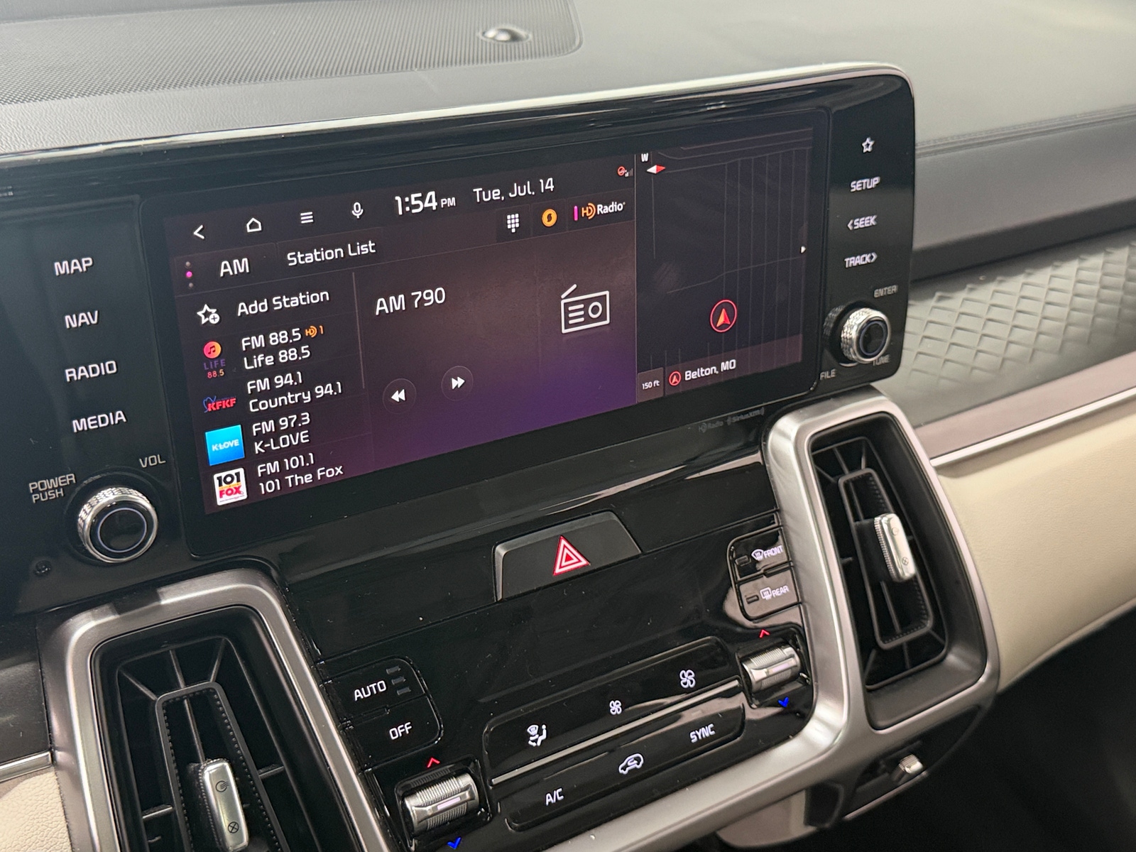 Thumbnail: 2023 Kia Sorento - 3