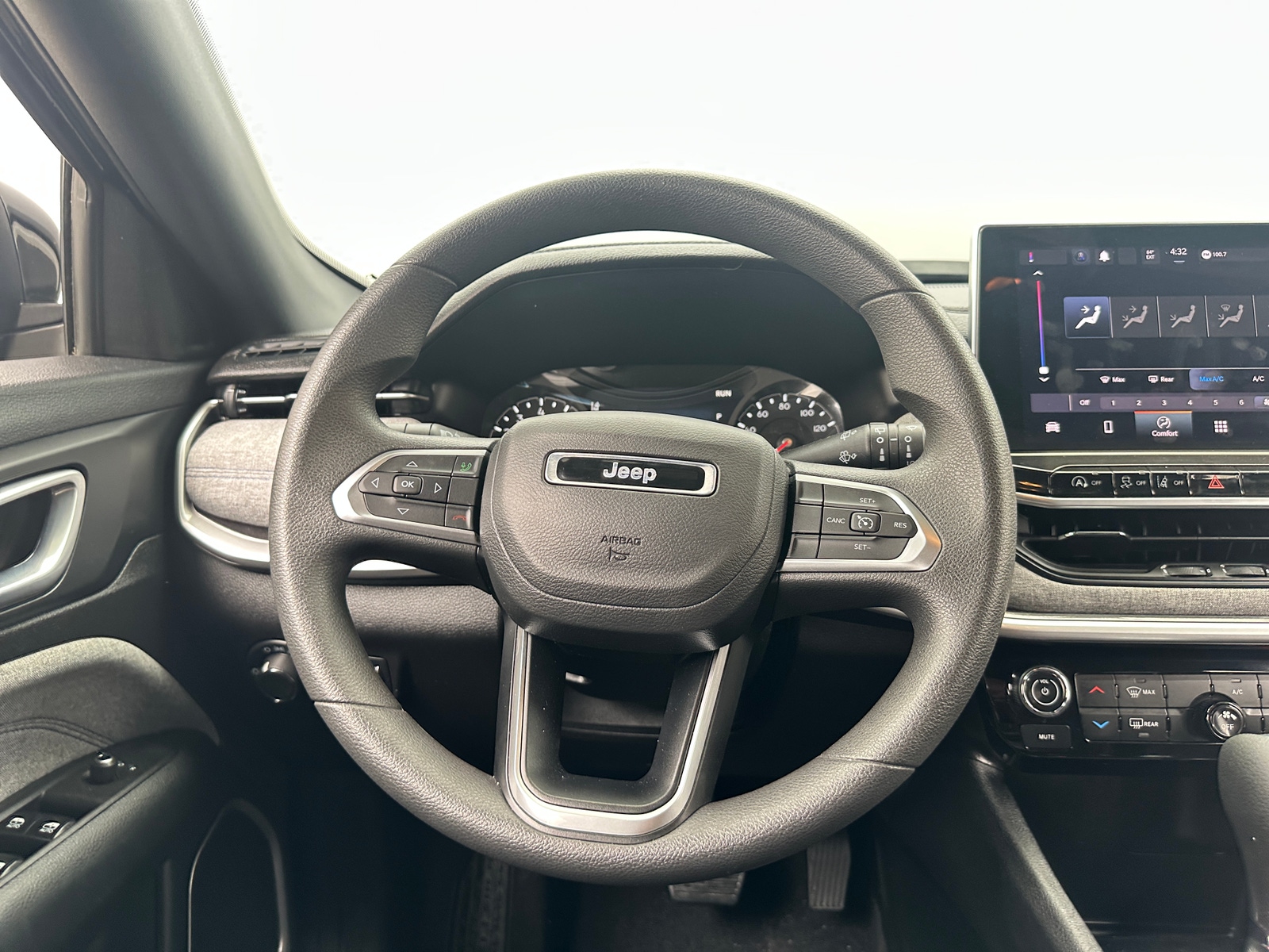 Thumbnail: 2023 Jeep Compass - 5