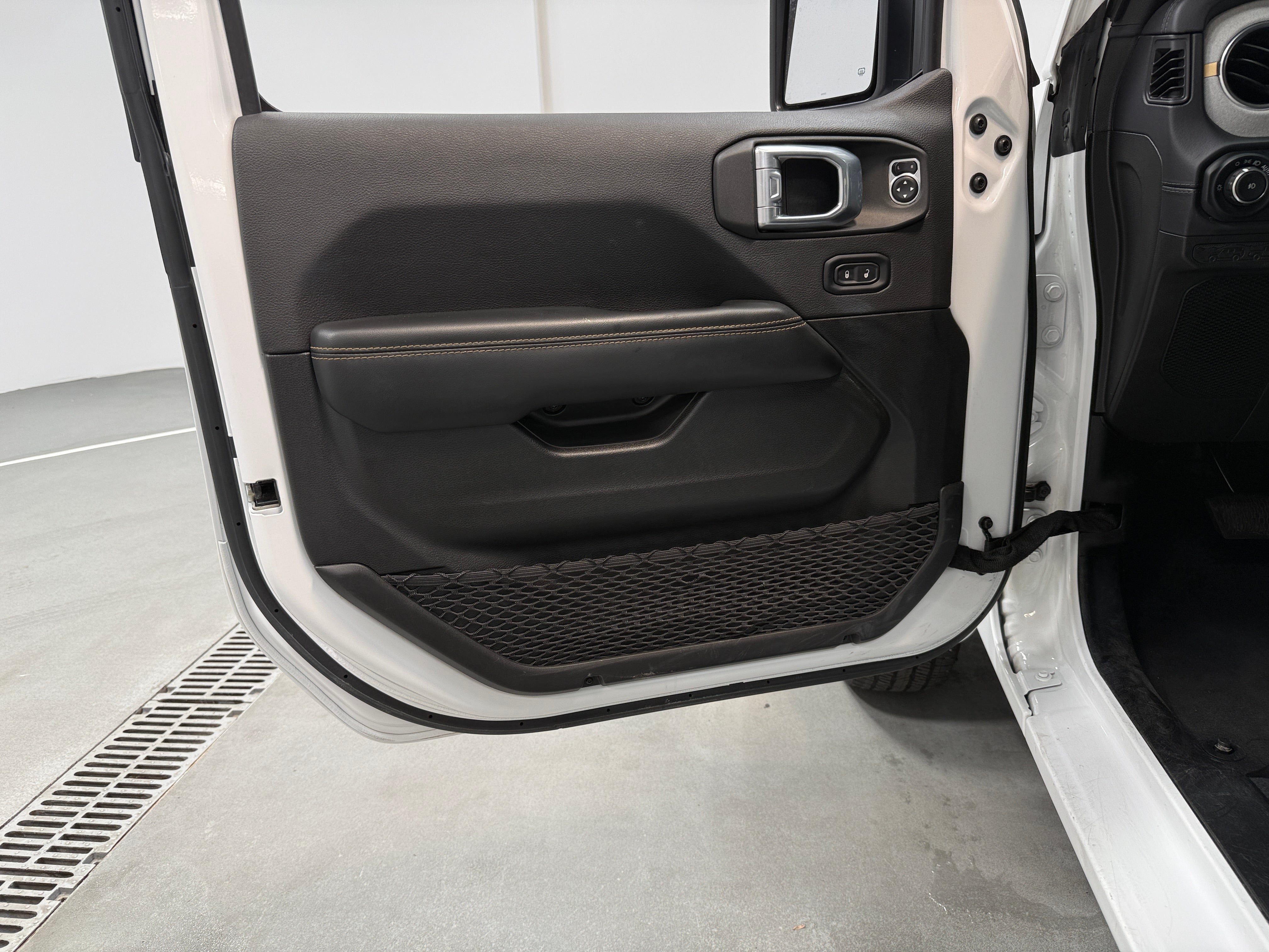 2025 Jeep Wrangler 4-Door Sahara - Photo 7