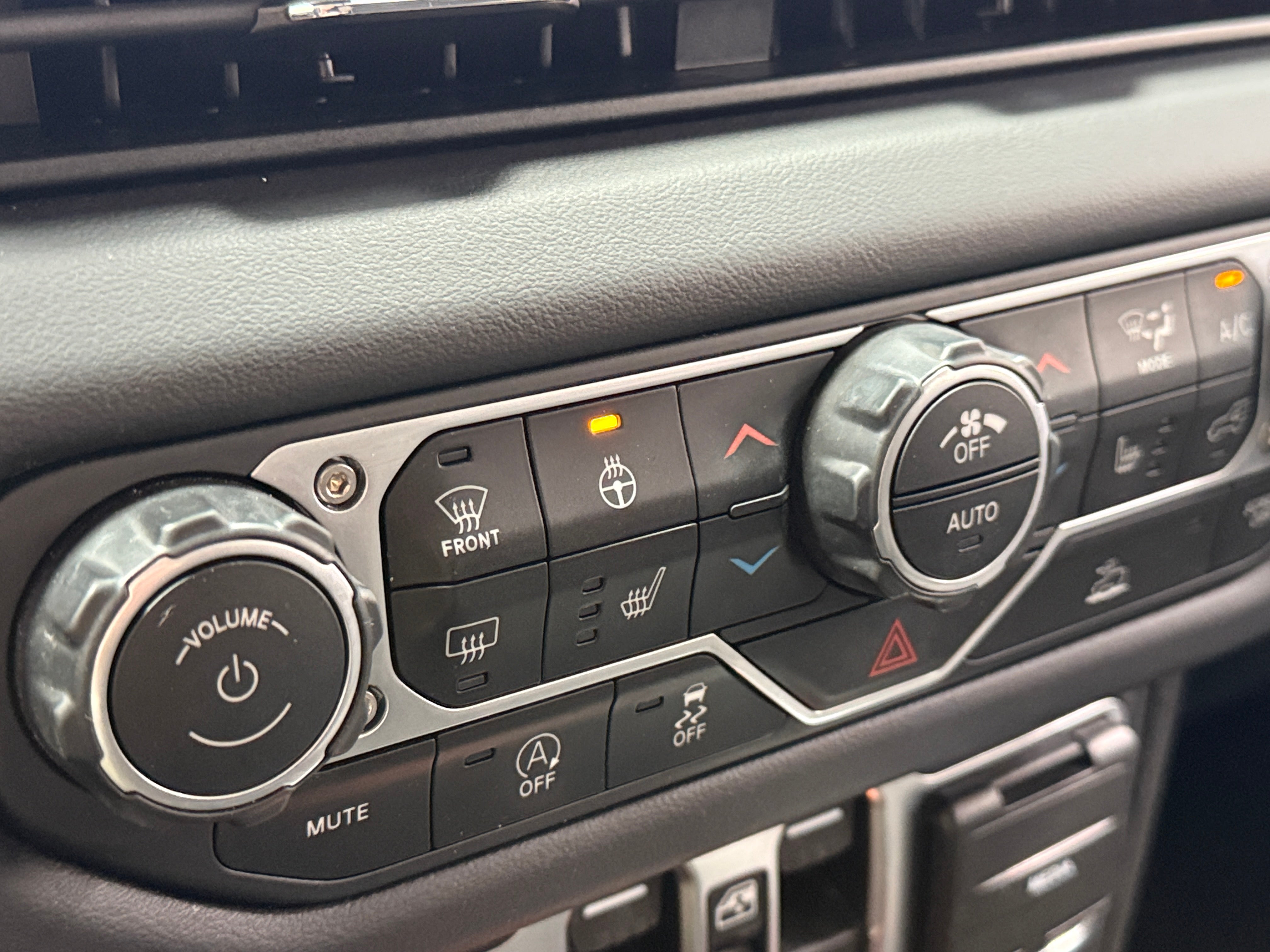 2025 Jeep Wrangler 4-Door Sahara - Photo 15