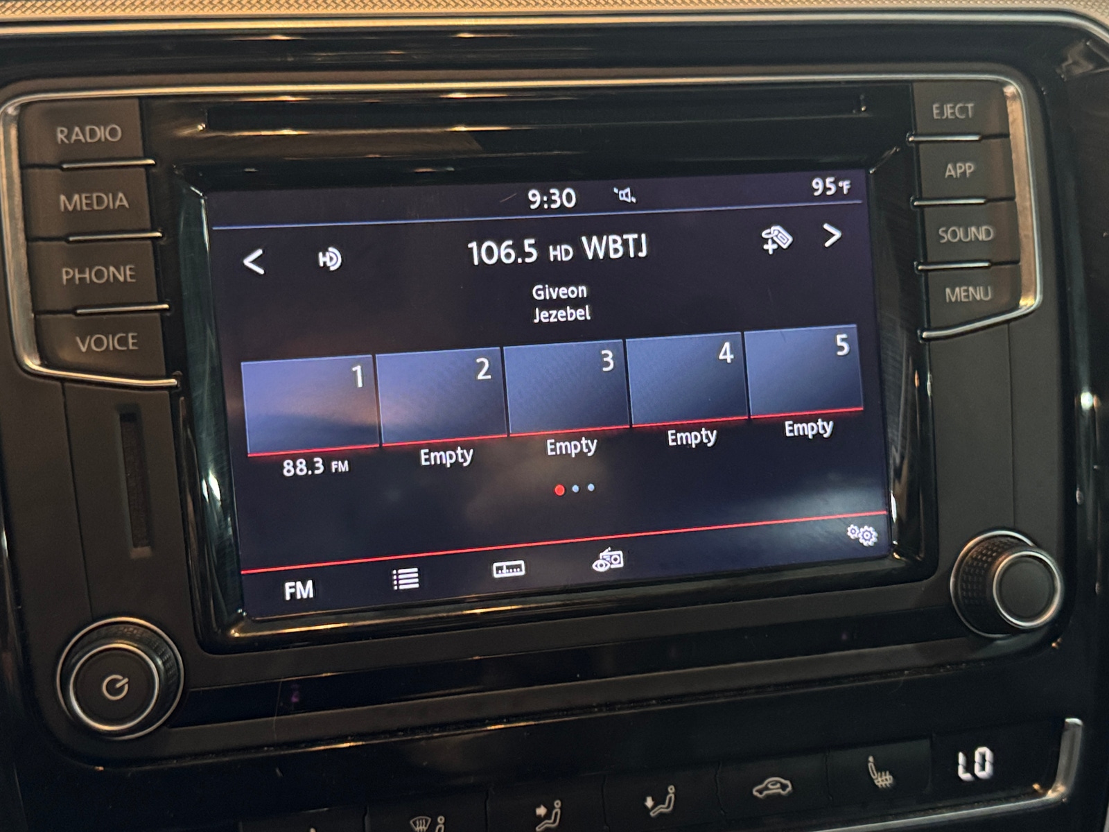 Thumbnail: 2018 Volkswagen Passat - 4