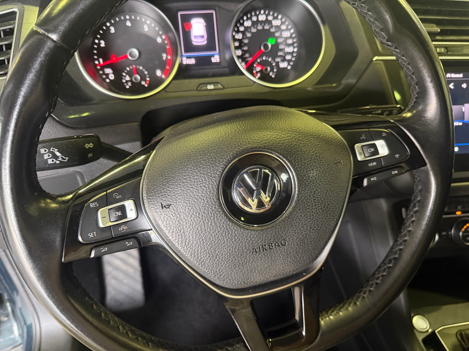 Thumbnail: 2019 Volkswagen Tiguan - 4