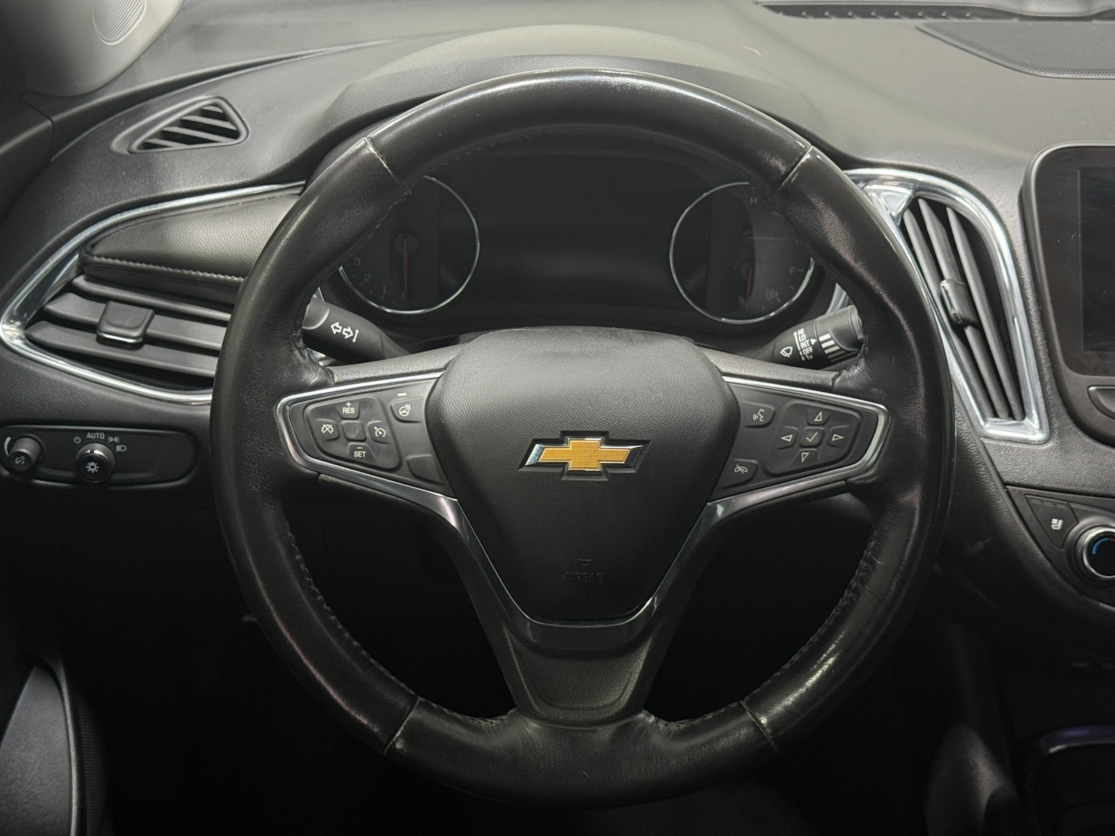 Thumbnail: 2019 Chevrolet Malibu - 4