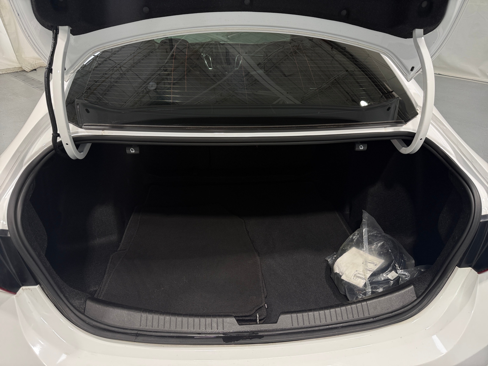 Thumbnail: 2019 Chevrolet Malibu - 6