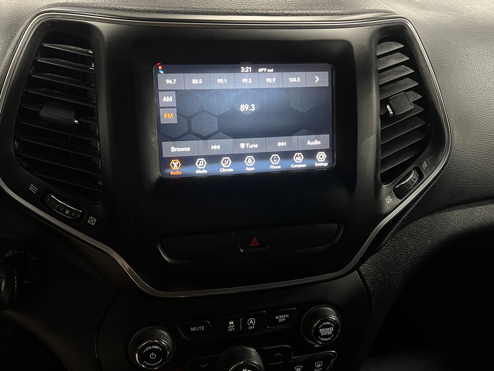 Thumbnail: 2020 Jeep Cherokee - 4