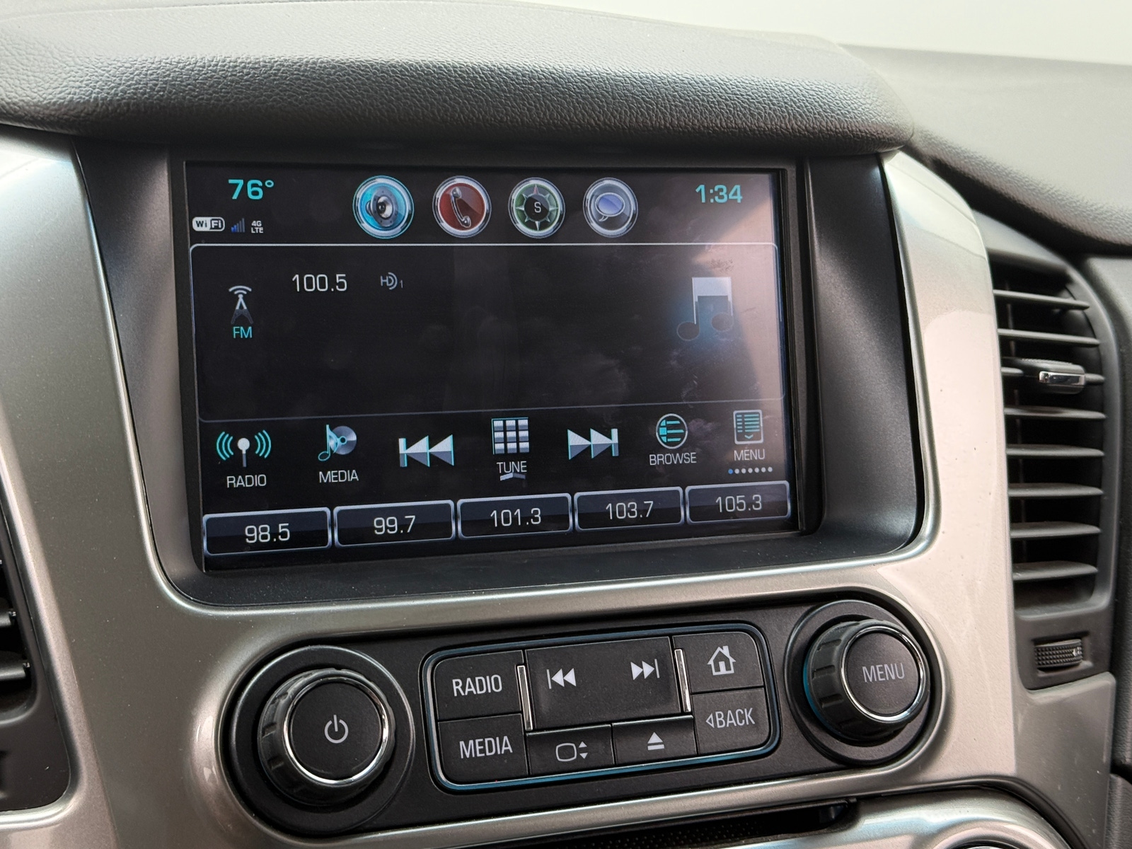Thumbnail: 2018 Chevrolet Suburban - 3
