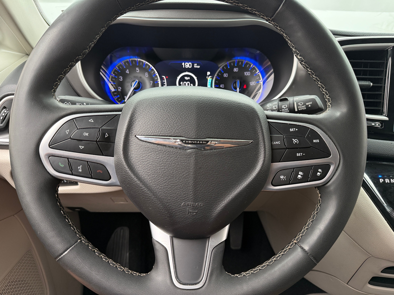 Thumbnail: 2023 Chrysler Pacifica - 4