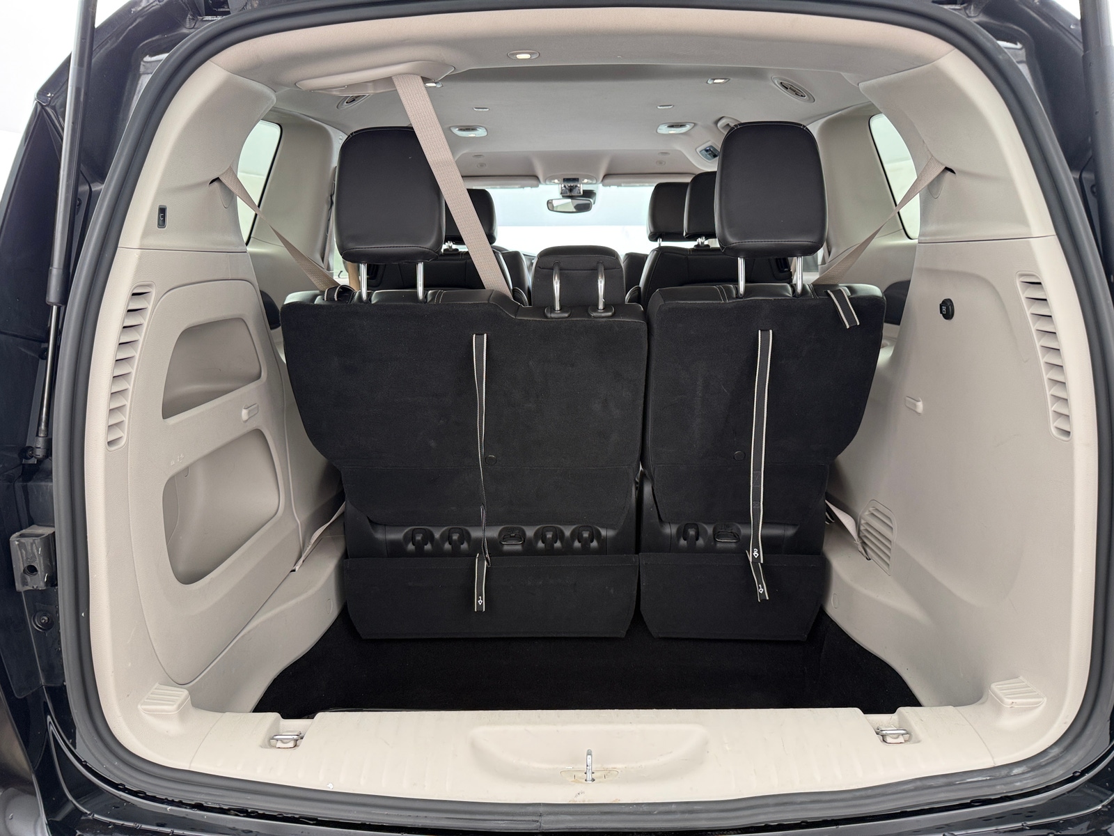 Thumbnail: 2023 Chrysler Pacifica - 6