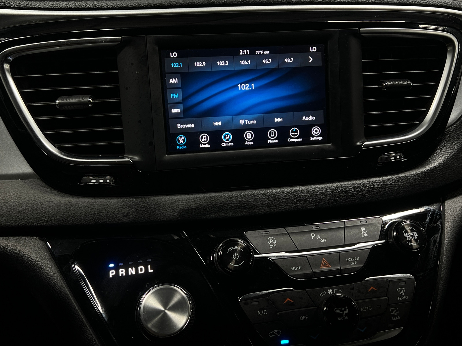 Thumbnail: 2019 Chrysler Pacifica - 4