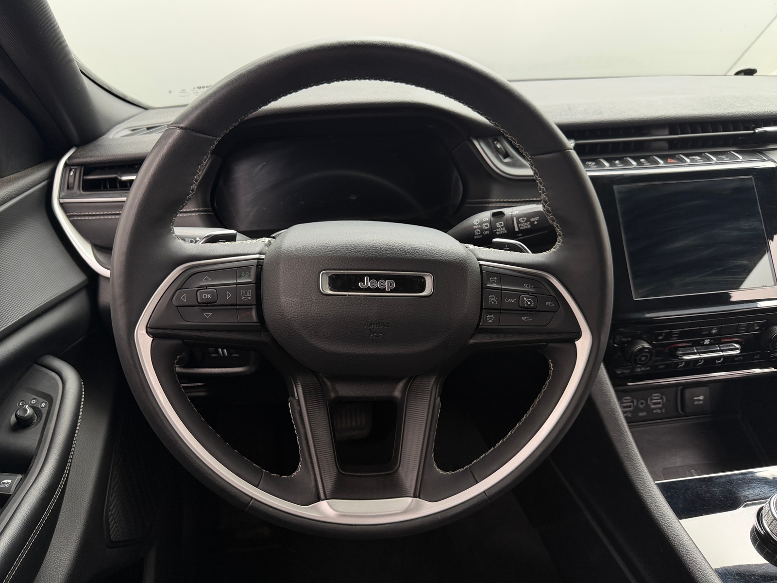 Thumbnail: 2023 Jeep Grand Cherokee L - 4