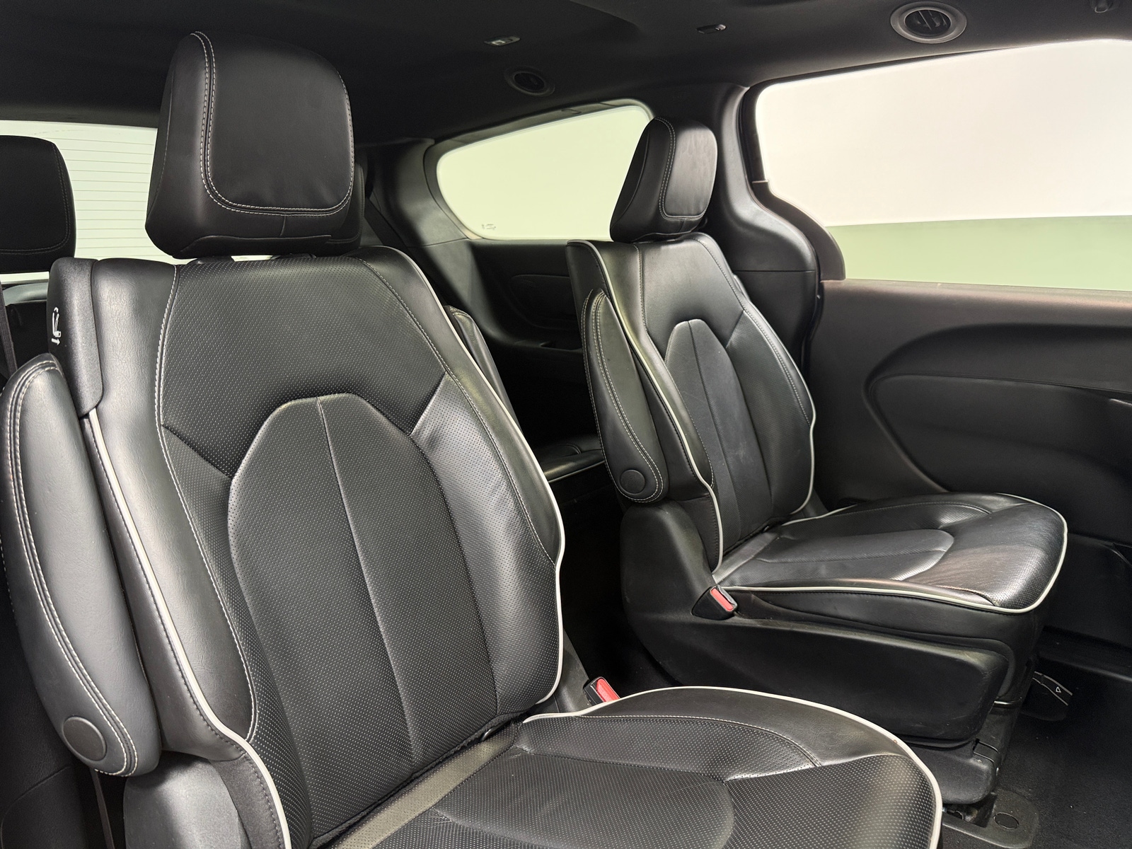 Thumbnail: 2022 Chrysler Pacifica - 5
