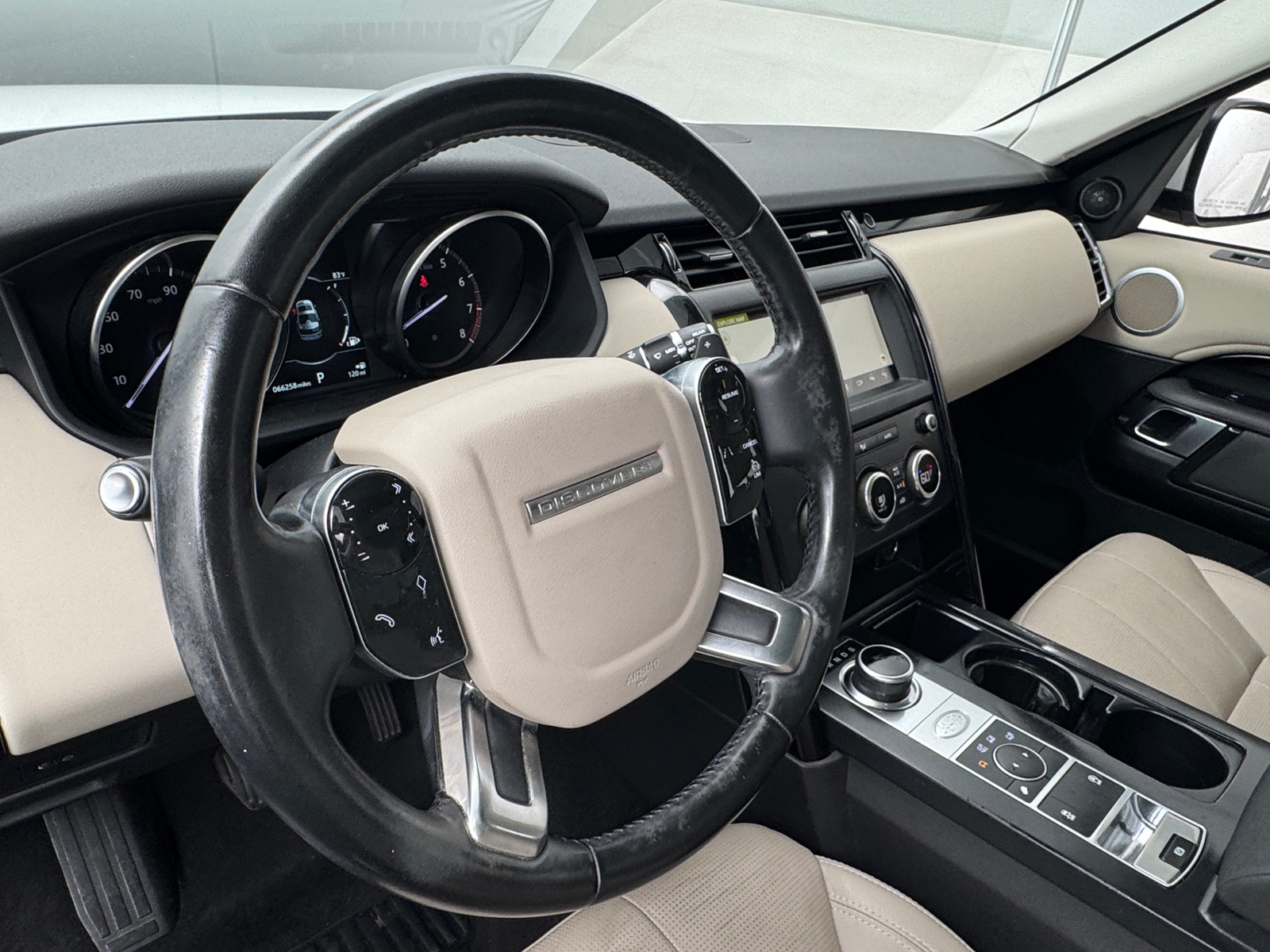 Thumbnail: 2019 Land Rover Discovery - 5